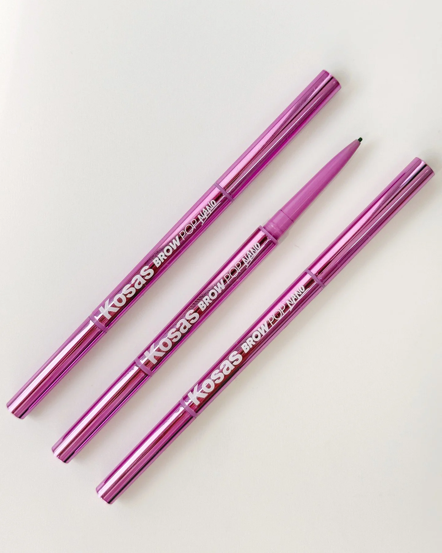 A Swiss Army knife for brow styling

[ @Kosas Brow Pop Nano Ultra-Fine Detailing Pencil ]

One ultra-fine, multi-functional pencil.