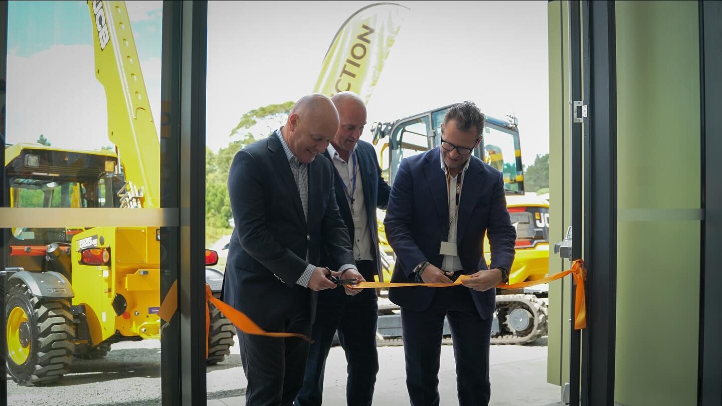 Last week we celebrated Power Farming&rsquo;s exciting new partnership with JCB Construction! Together they&rsquo;ve launched a flagship New Zealand facility. 

Officially opened by Rt Hon Prime Minister Christopher Luxen, Auckland is now home to a b