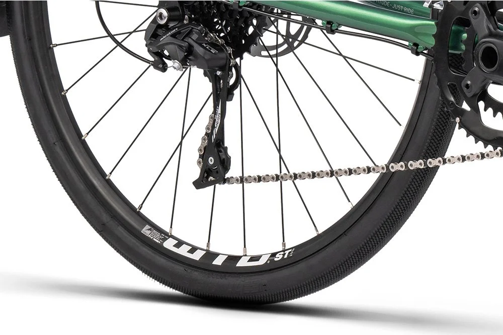 BT_MY24_Arise_Tour_metallic_green_rim.jpg