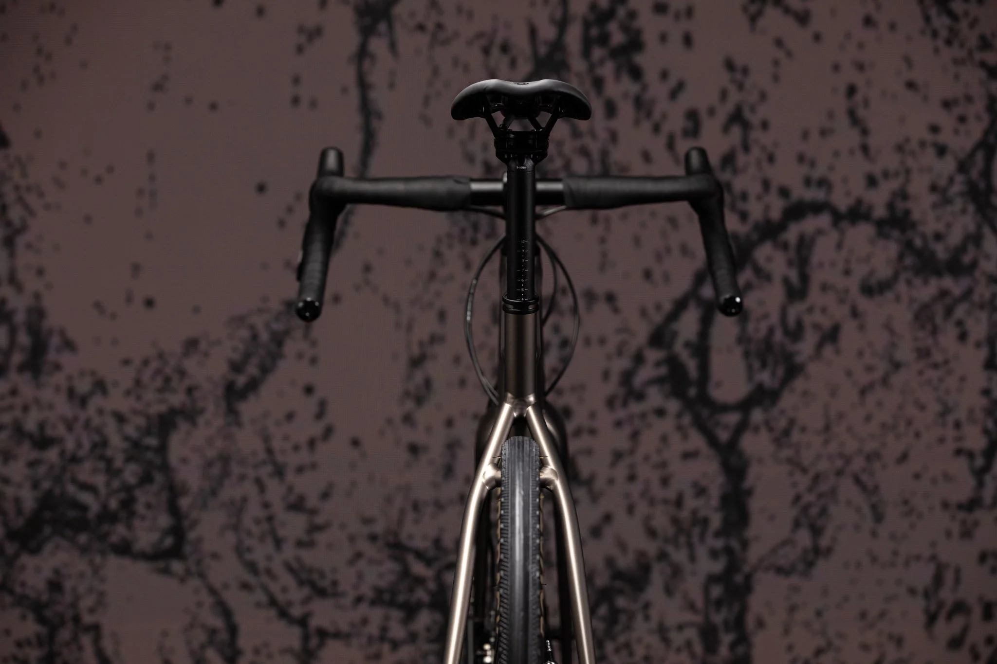 BT_MY24_Audax_AL_Road_matt_warm_grey_rear7.jpg