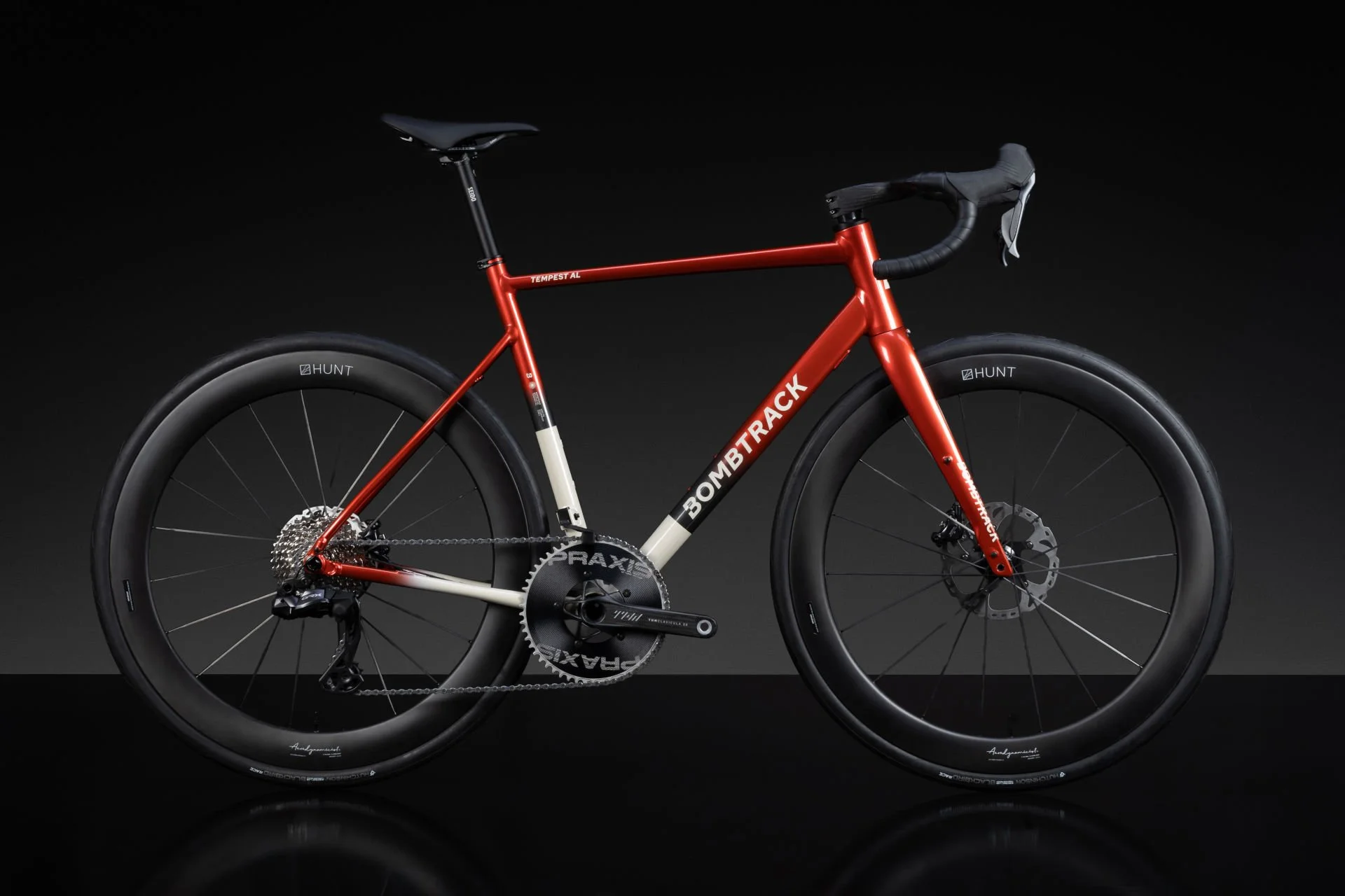 Bombtrack X THM X Hunt Wheels X Hutchinson X SEIDO Comp.