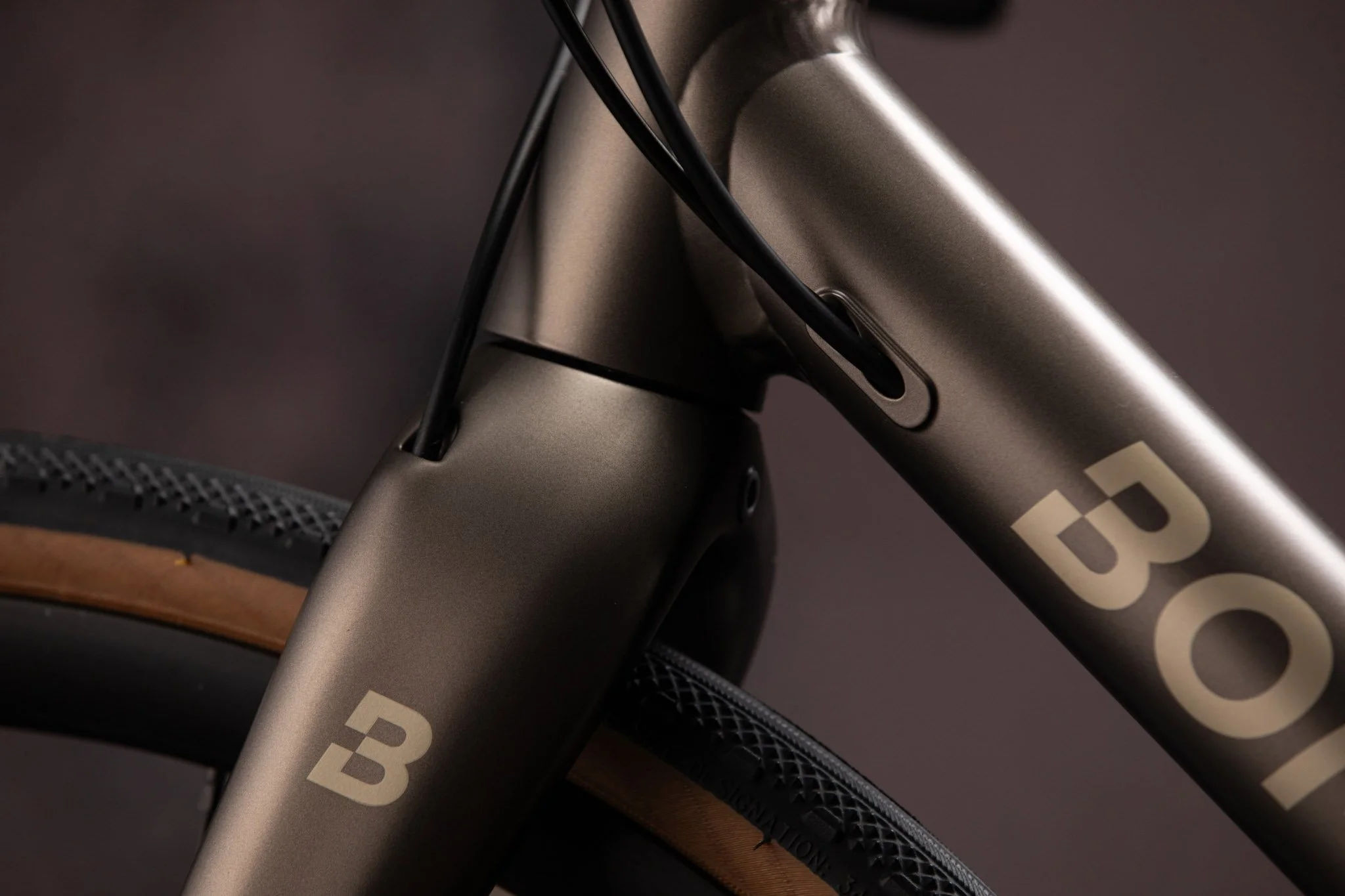BT_MY24_Audax_AL_Road_matt_warm_grey_details2.jpg