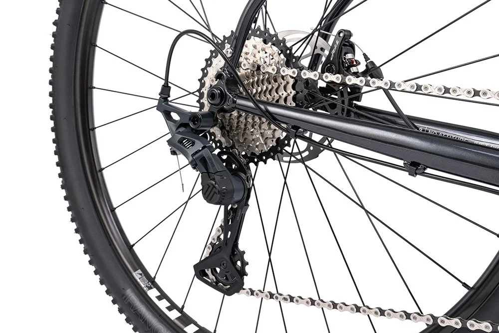 BT_MY24_Beyond_1_metallic_black_drivetrain.jpg