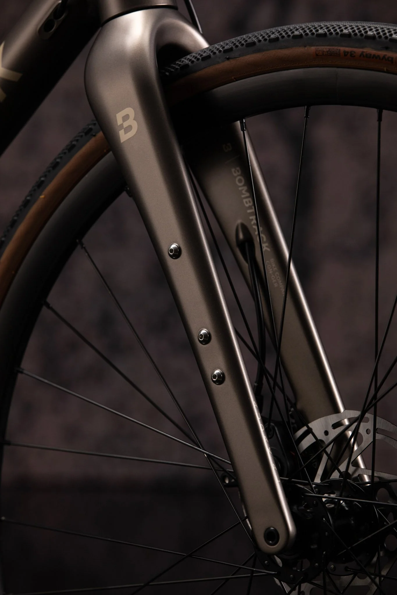 BT_MY24_Audax_AL_Road_matt_warm_grey_details10.jpg
