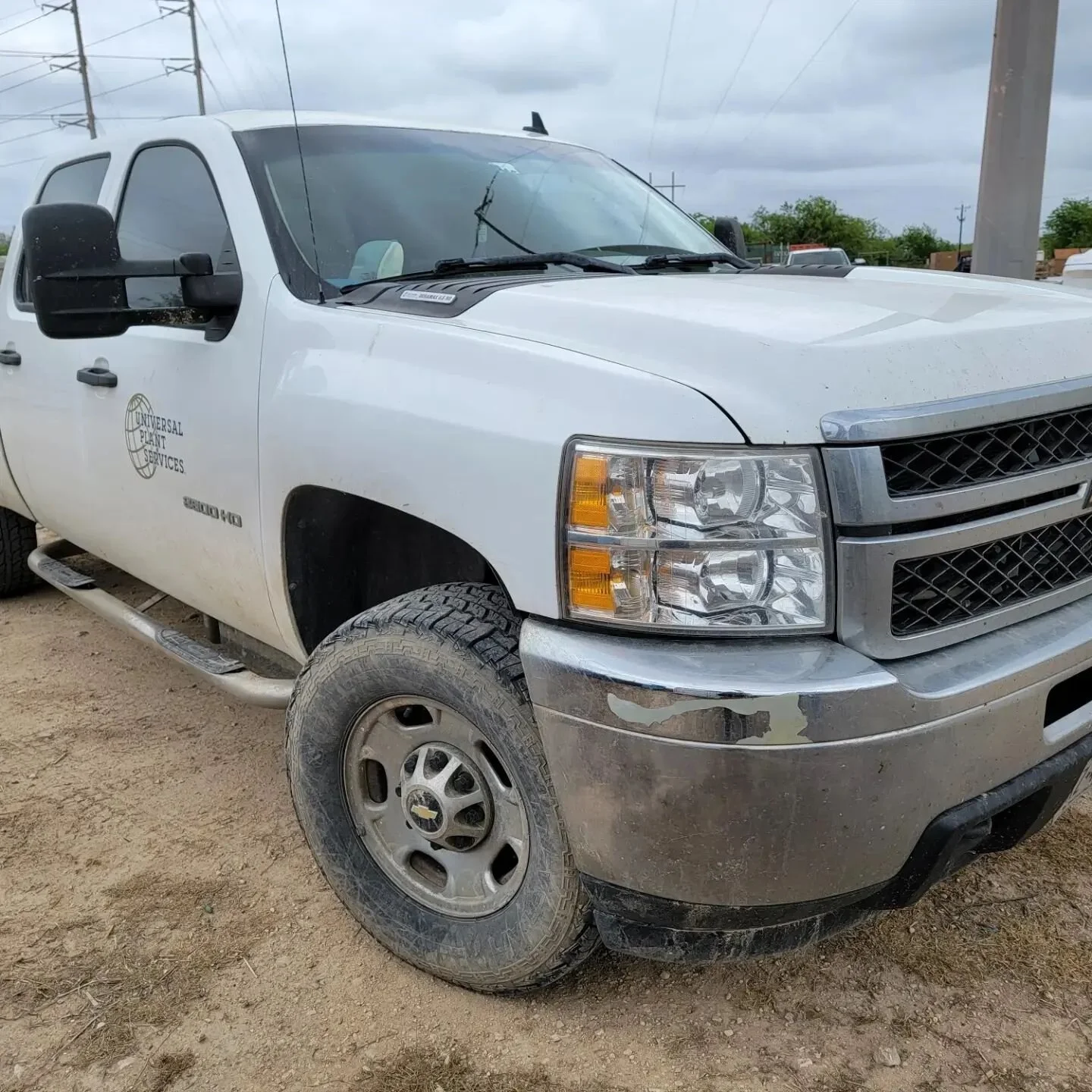 Just landed our first fleet contract with Universal Plant Services! 😁 Reconditioning their work vehicles from now on, as well as some of the employees personal vehicles! #mobiledetailing #fleetwashing
