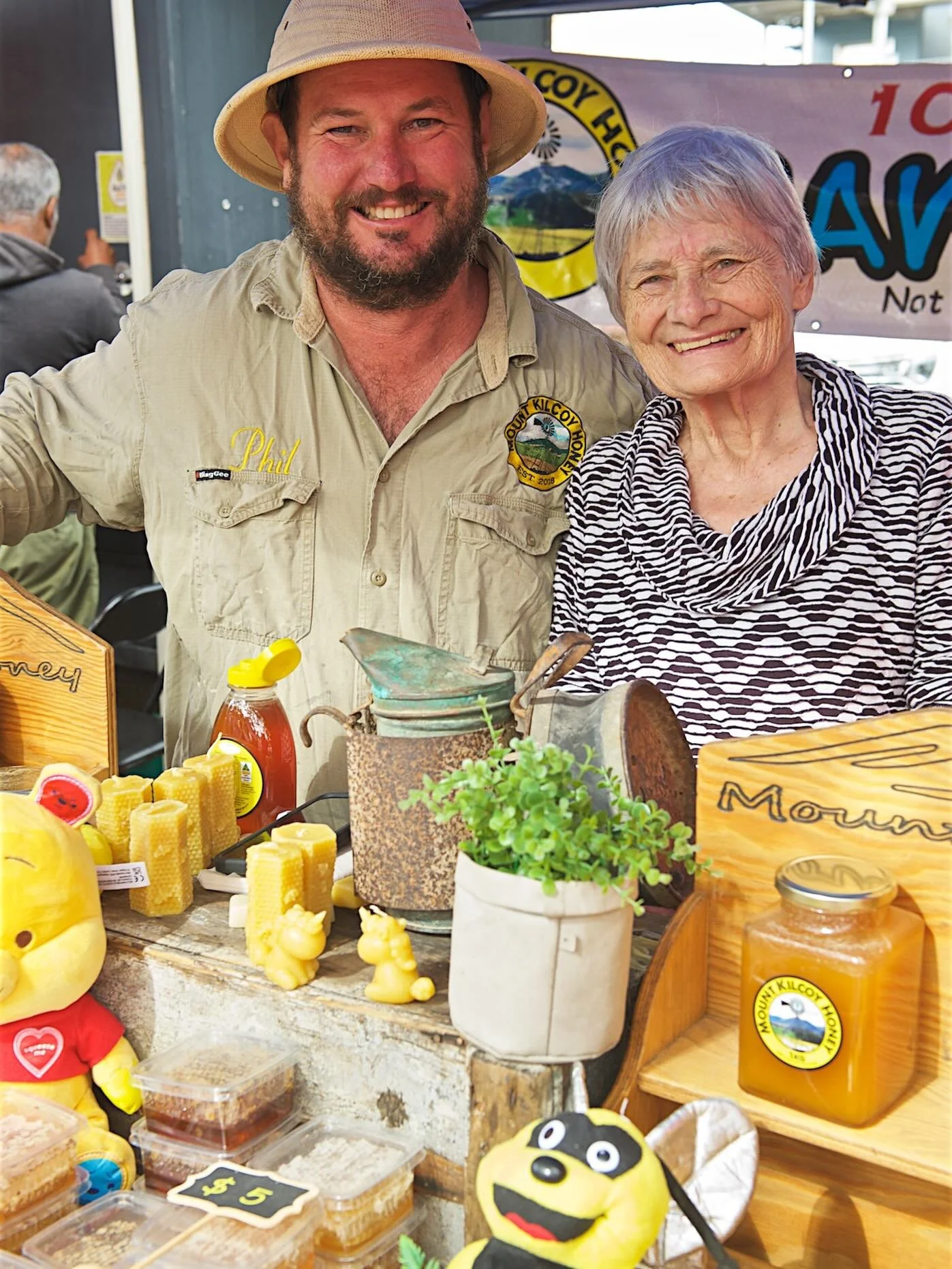 🌾 Rise &amp; Shine, Mitchelton! 🌞
Join us Sunday from 6AM to Noon on Blackwood Street for your local Farmers Market! 🥕🍯🍞

Fresh produce 🥬
Local goodies 🧀
Artisan stalls 🧼
Delicious breakfast bites ☕🍩

Bring your bags, bring your mates, and s