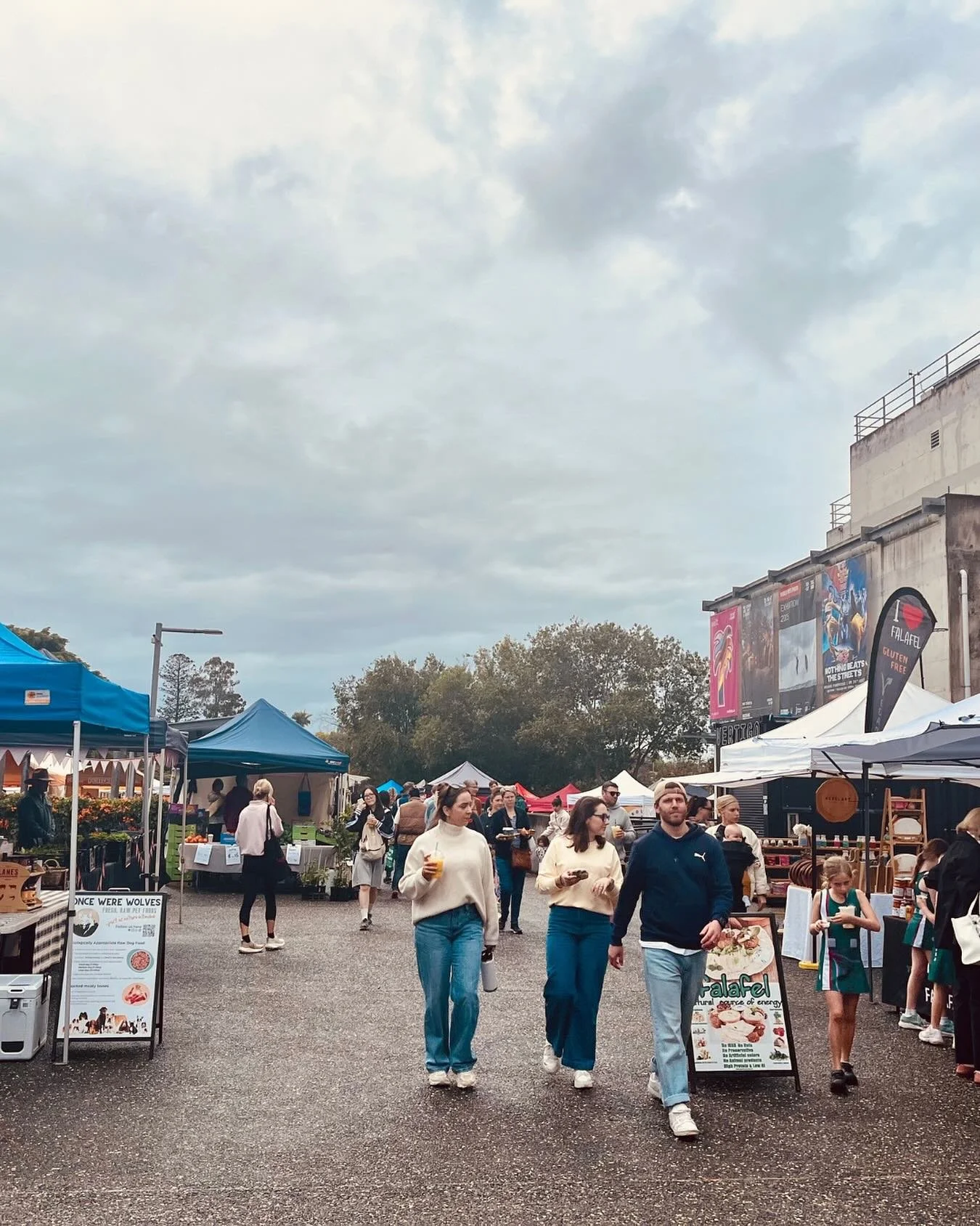Thanks to everyone who braved the scattered showers this morning and made it to the Powerhouse Markets. Always a lovely start to the weekend. Enjoy the rest of the day!  #farmersmarkets #brisbanepowerhouse #winter #localproduce #visitbrisbane #janpow