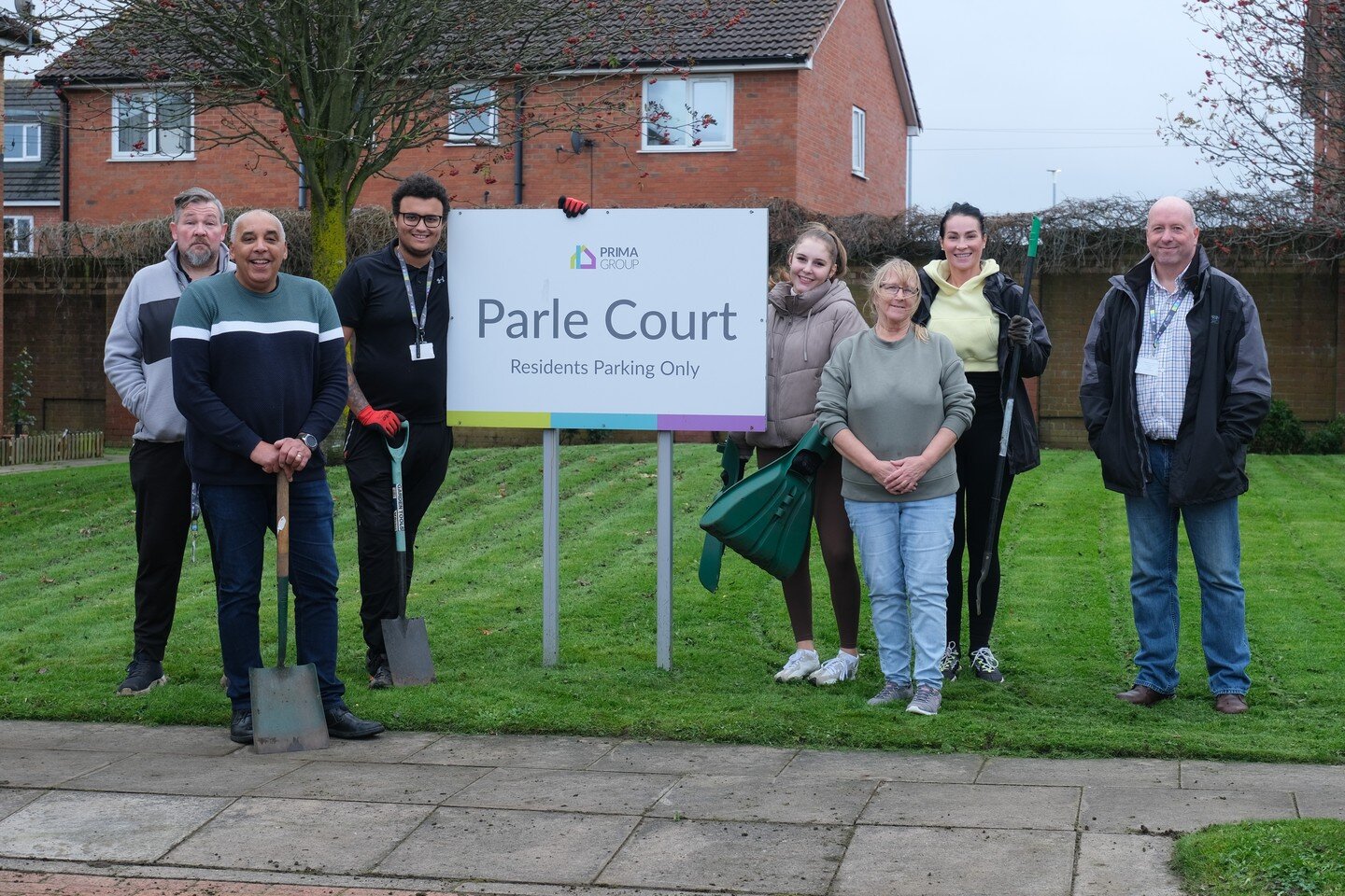 We held our latest Clean-Up Day at Parle Court in Anfield yesterday. 🚮

Our team assisted residents in clearing out unwanted items to make space in their homes. We also tidied up the garden area of the car park and litter picked up and down the stre