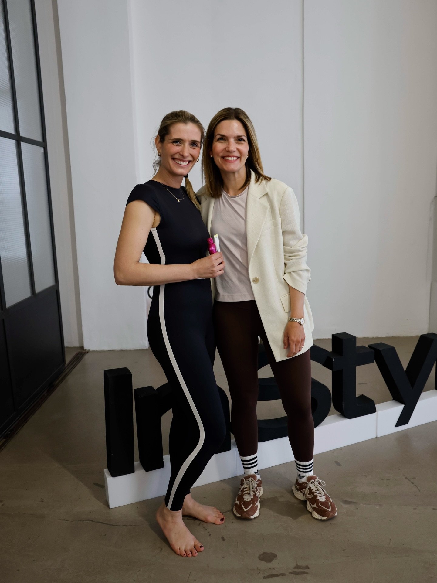 Glow &amp; Balance ✨ mein Herz ist voll 🤍

Gestern war so ein sch&ouml;ne Tag, denn ich durfte f&uuml;r @dr.bouhon @freioel x @instylegermany Sport wieder einen Class mit wundervollen Frauen &amp; M&auml;nner geben ✨

Ich liebe meinen Classes immer 