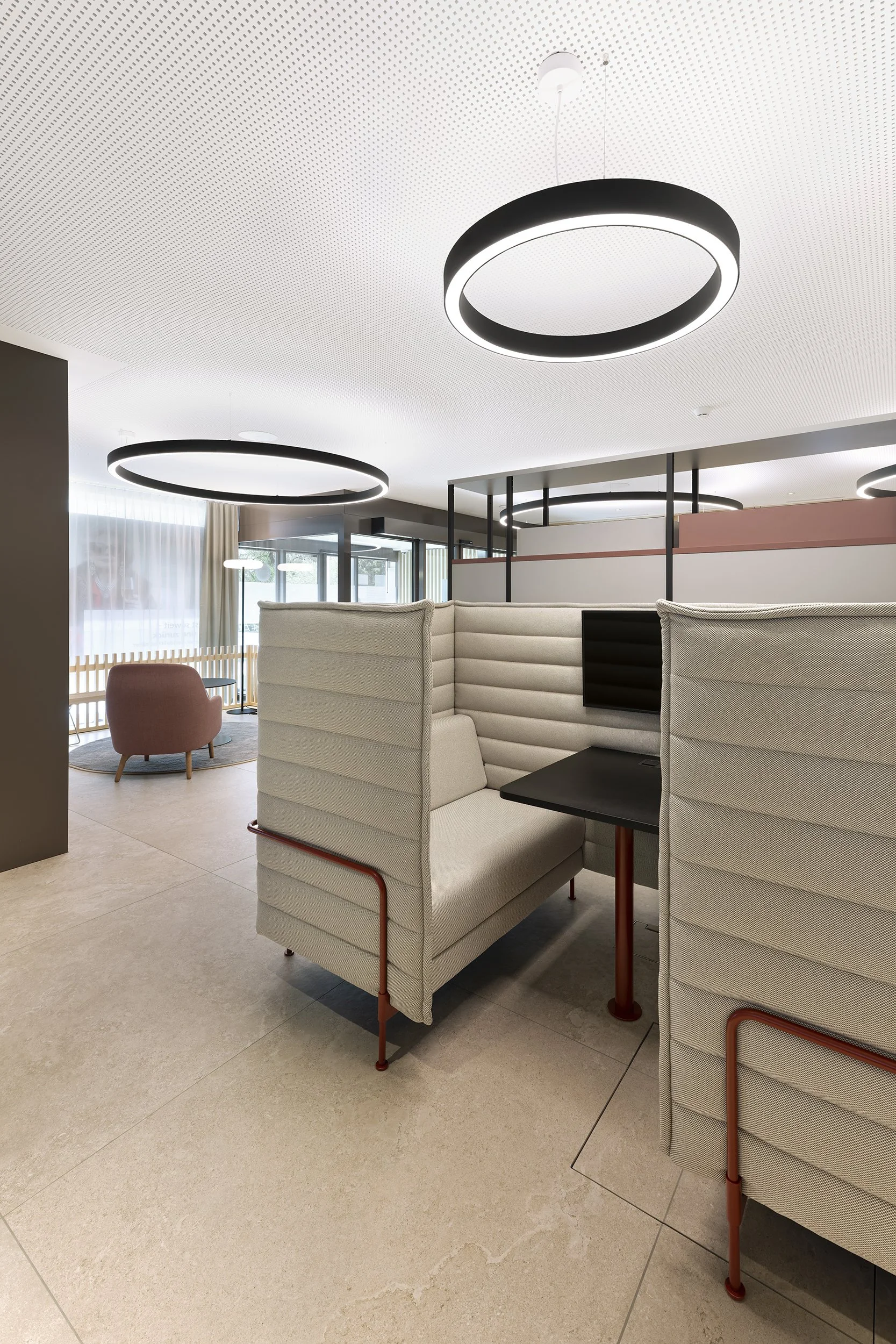 Architekturfoto-Raifeisenbank-Besprechnung-Nina-Baisch.jpg
