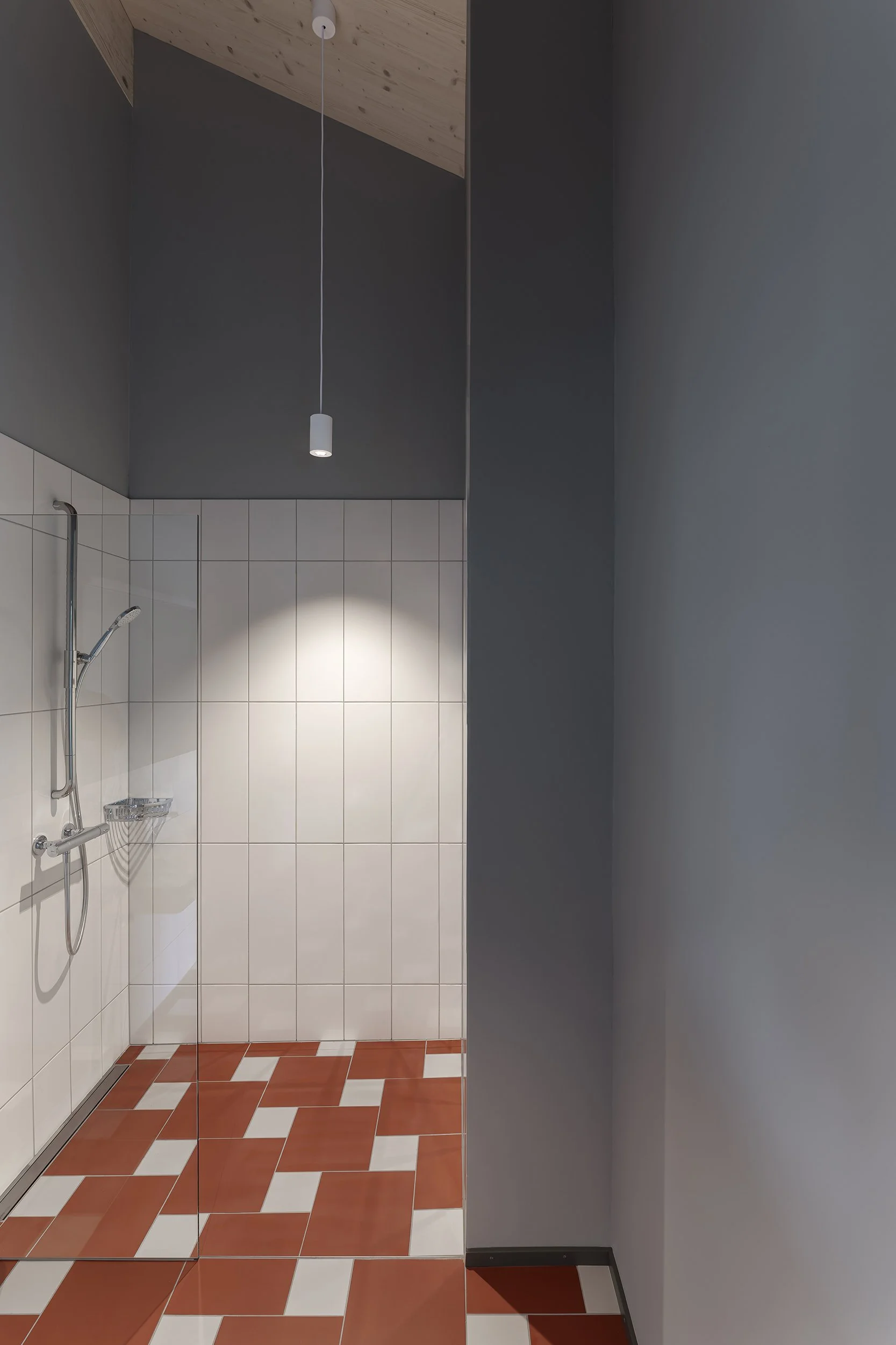 Architekturfoto-Wohnen-Gossau-Bad-Nina-Baisch.jpg