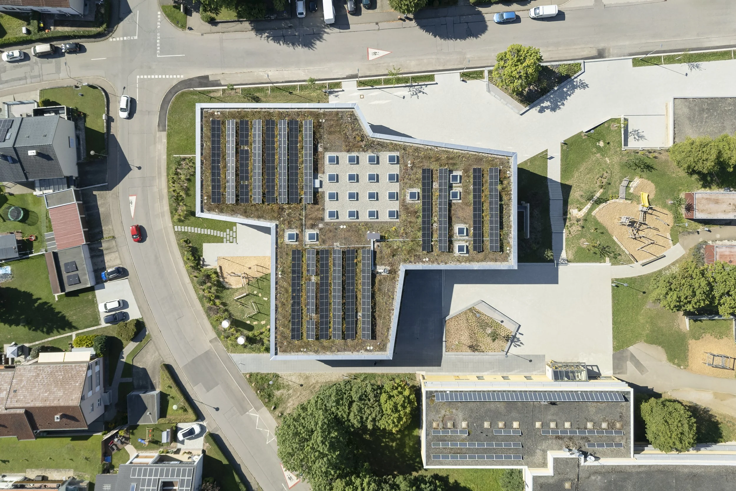 Architekturfoto-Schulcampus-Blumberg-Drohne-Nina-Baisch.jpg
