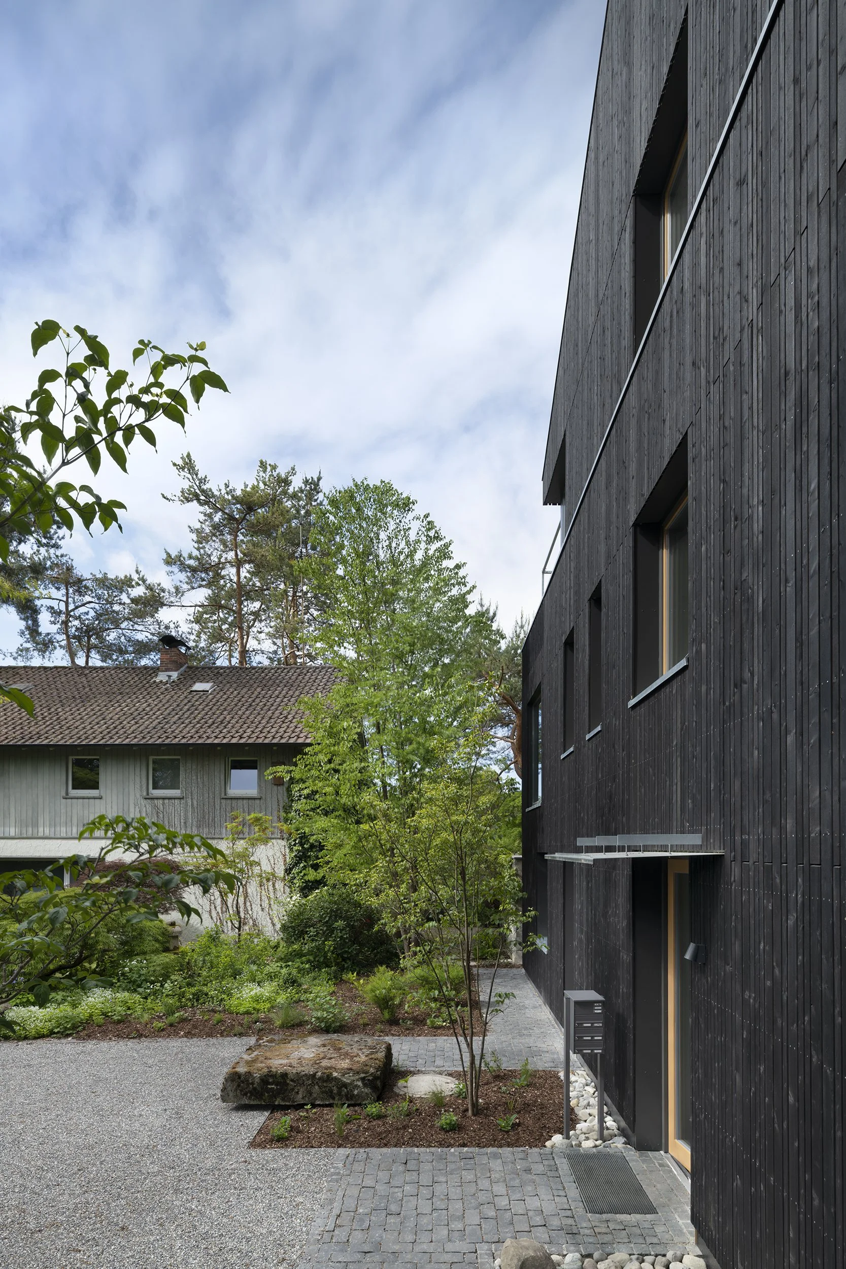 Architekturfoto-Mehrfamilienhaus-Garten-Nina-Baisch.jpg