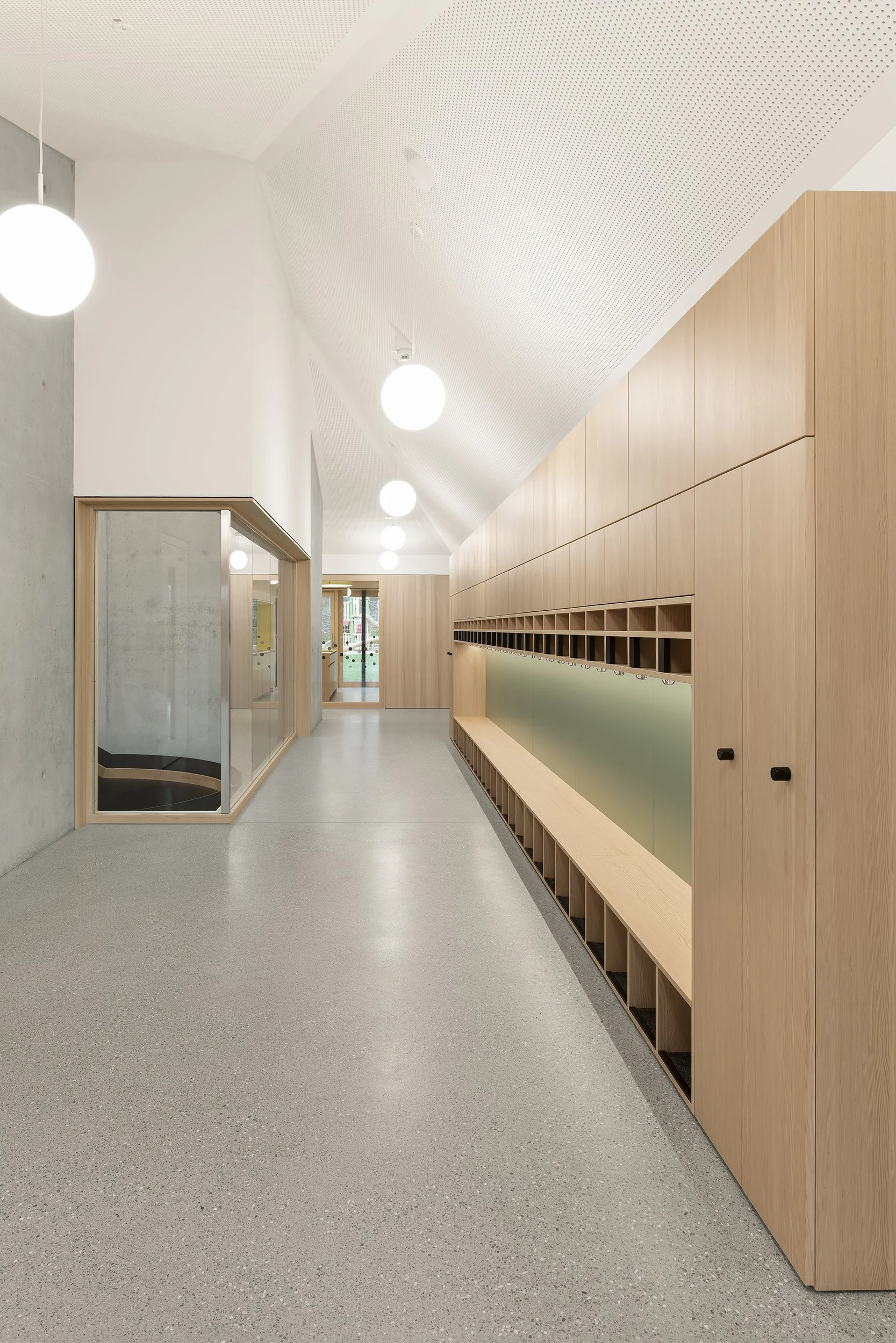 Architekturfoto-Zentrum-St. Vincenz-Kita-Garderobe-Nina-Baisch.jpg