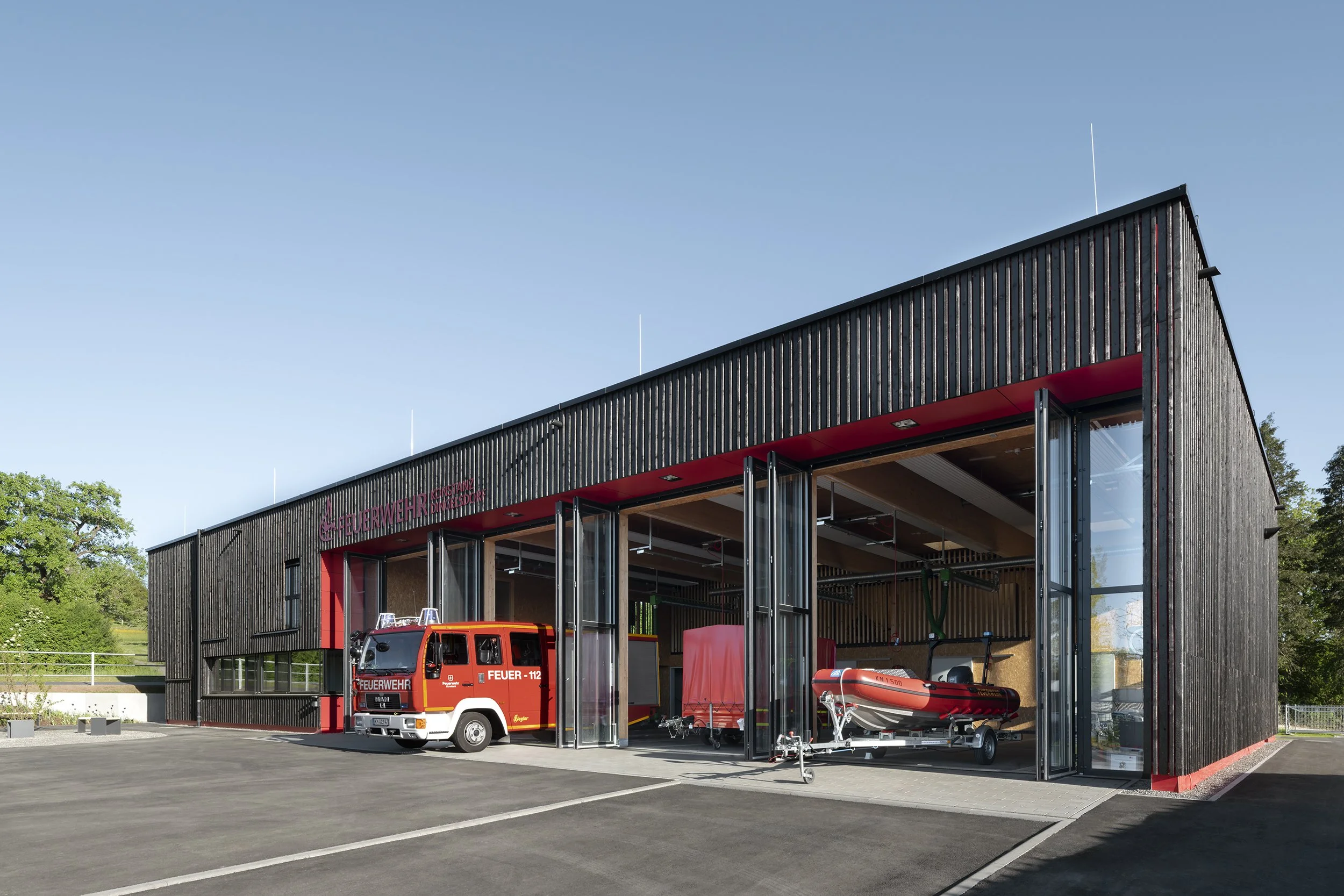 Architekturfoto-Feuerwehr-Dingelsdorf-Halle-Nina-Baisch.jpg