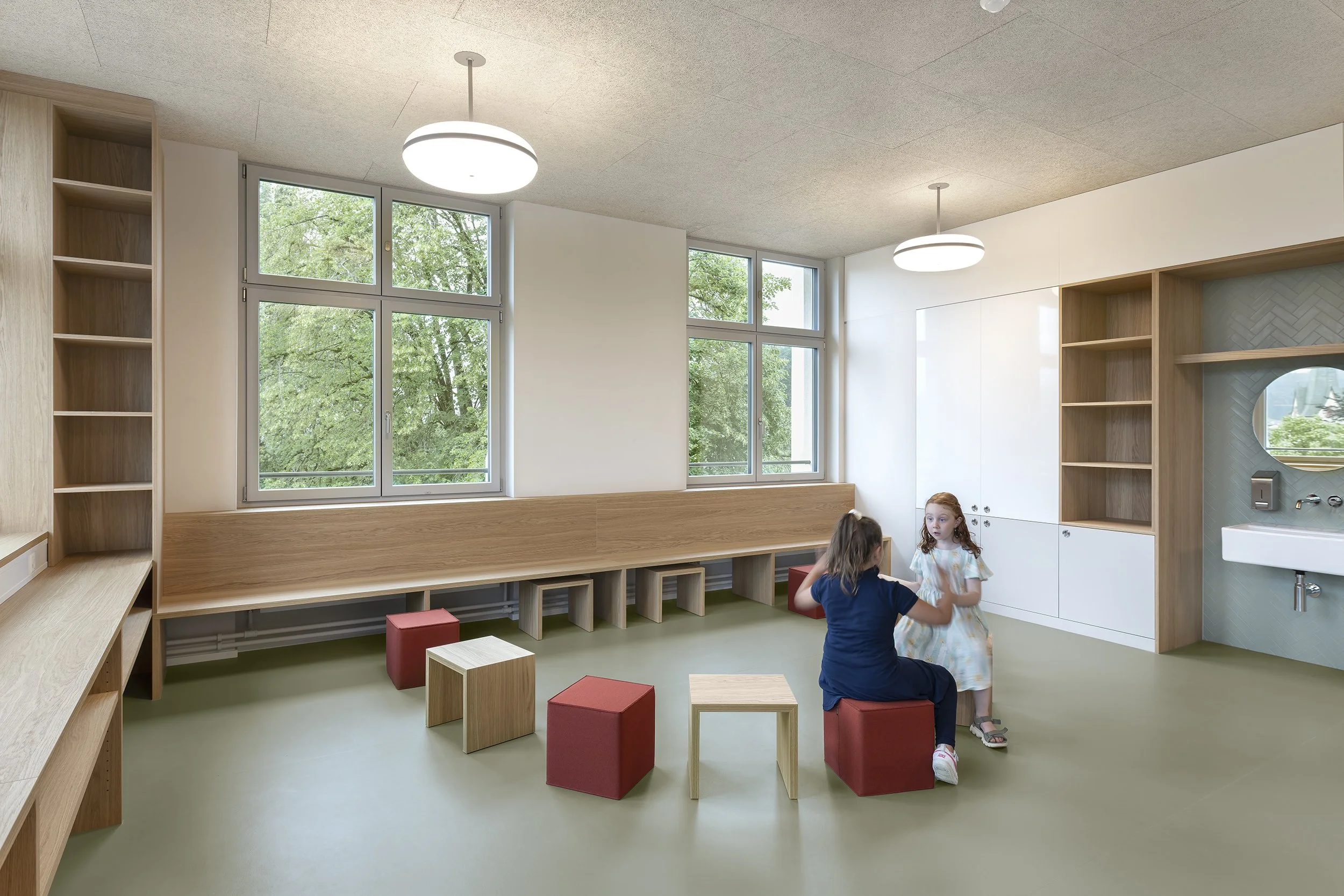 Architekturfoto-Schulhaus-Hoerli-Gruppenraum-Nina-Baisch.jpg