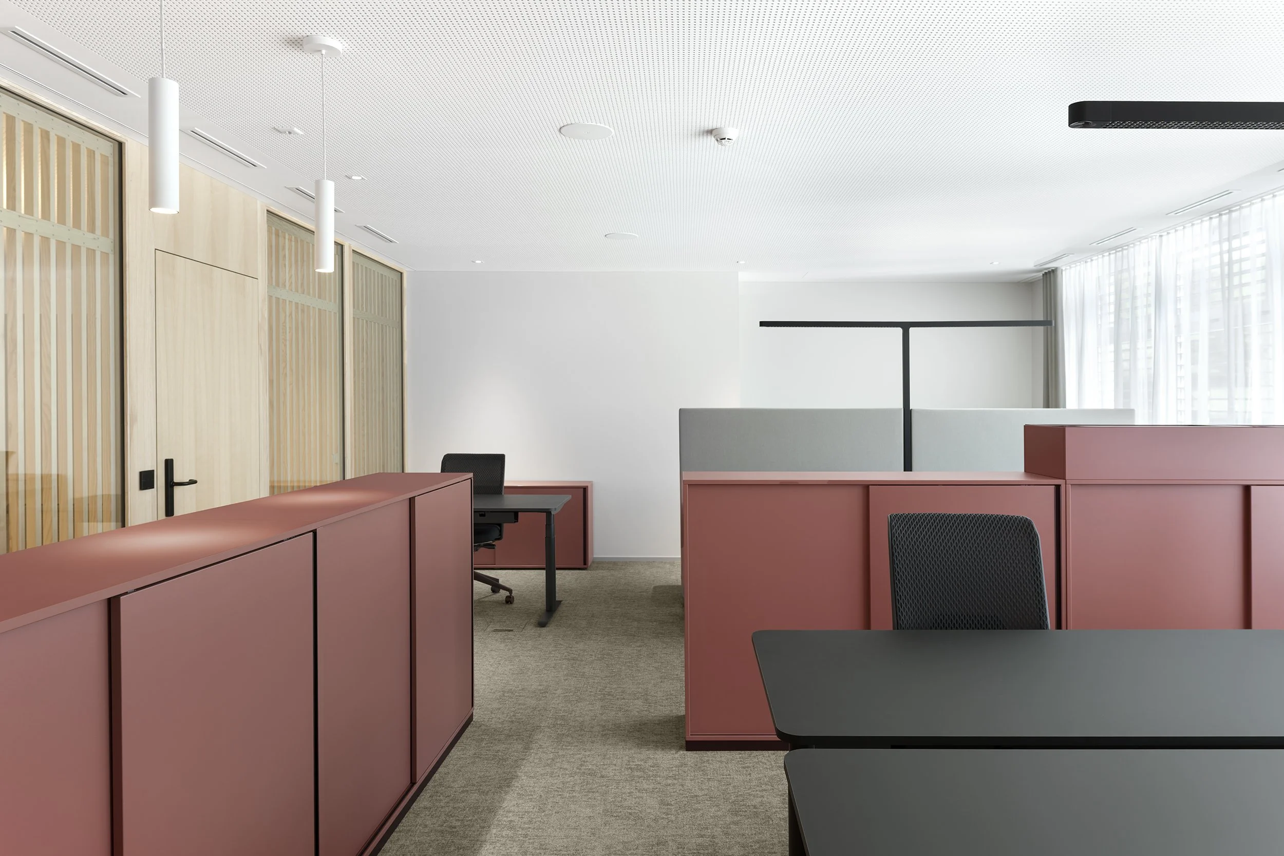 Architekturfoto-Raifeisenbank-Arbeitsplätze-Nina-Baisch.jpg