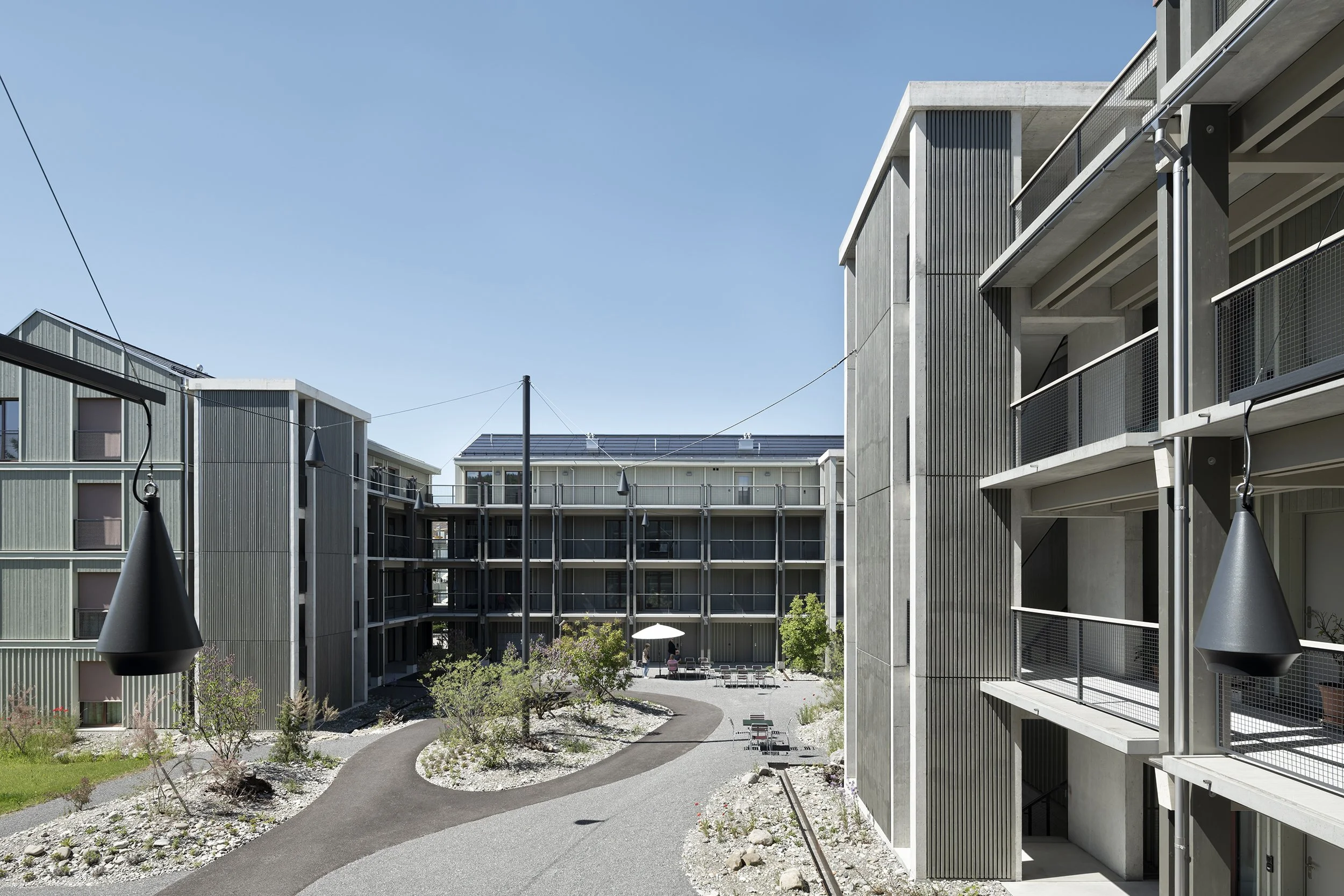 Architekturfoto-Wohnen-Gossau-Laubengang-Nina-Baisch.jpg