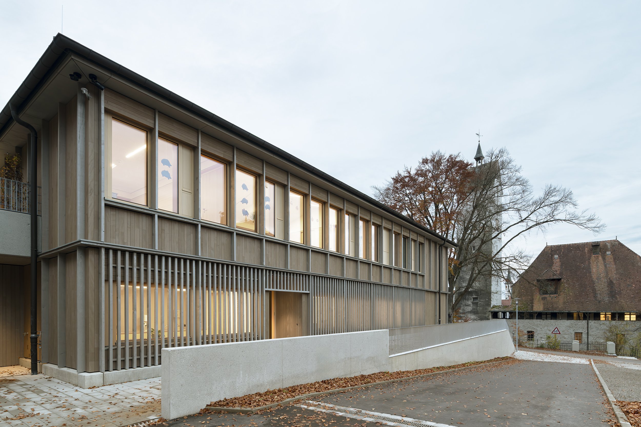 Architekturfoto-Zentrum-St. Vincenz-Daemmerung-Nina-Baisch.jpg