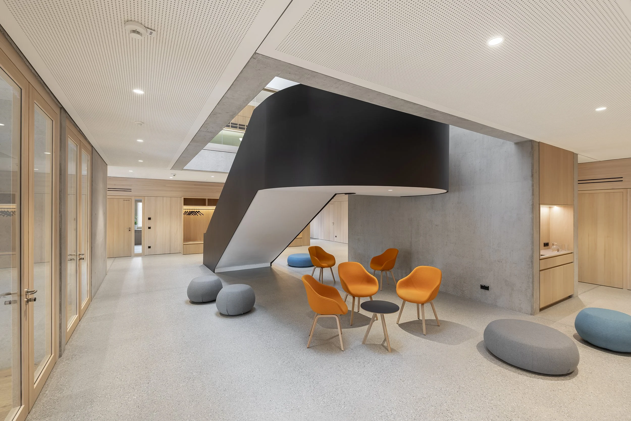 Architekturfoto-Zentrum-St. Vincenz-Halle-Nina-Baisch.jpg