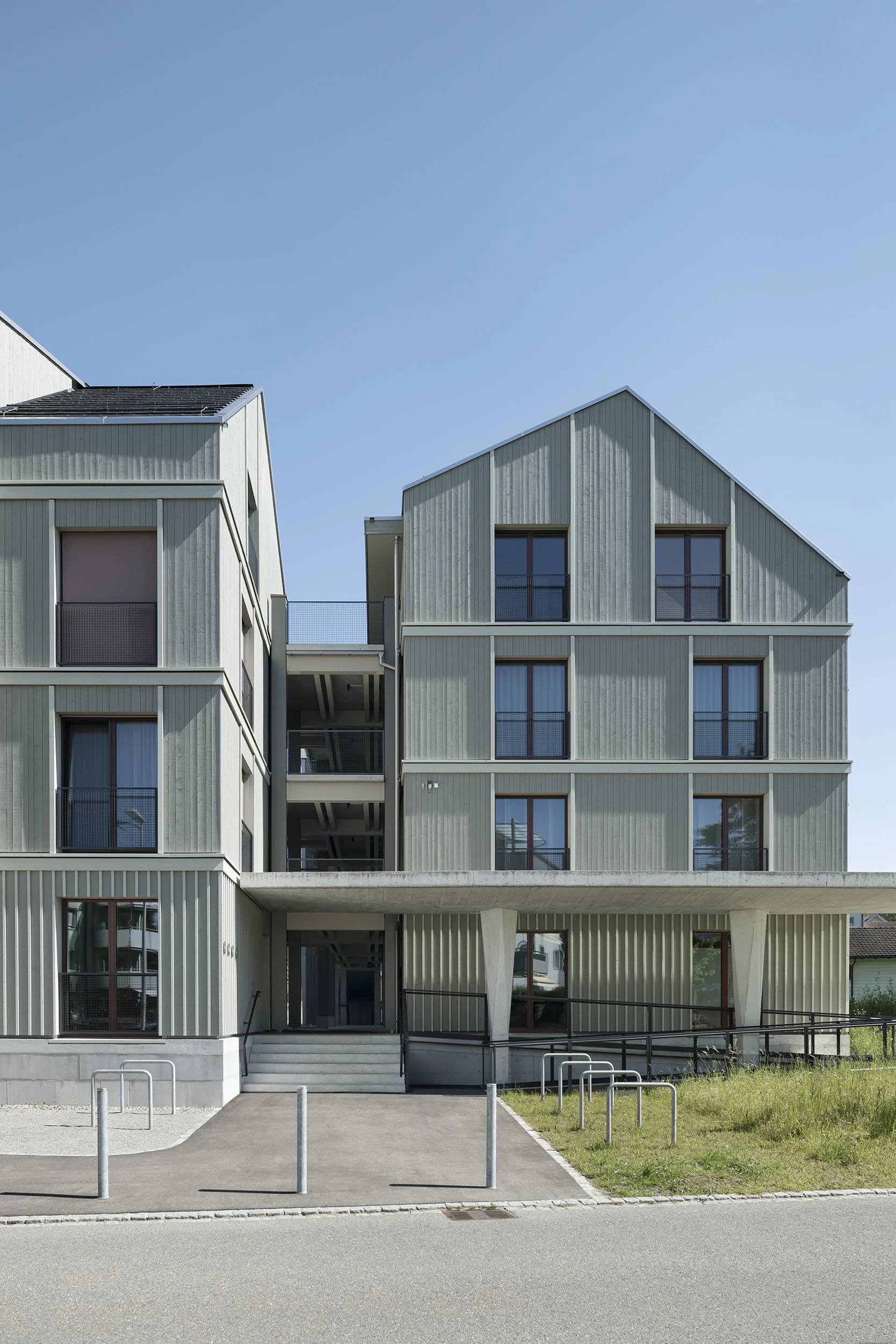 Architekturfoto-Wohnen-Gossau-Zugang-Nina-Baisch.jpg