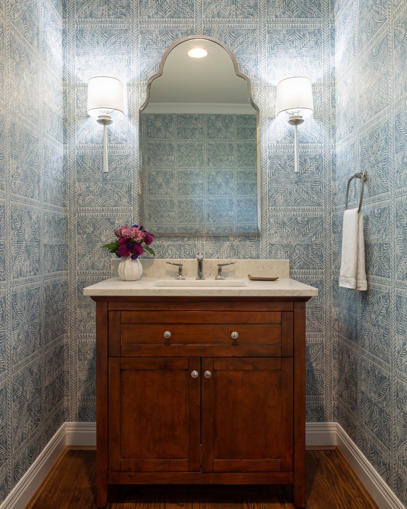 They say wallpaper is coming back in style... but for me, it never went out! Powder rooms pack more of a punch when there&rsquo;s personality on every wall. @thibaut_1886  #Wallpaper #PowderRoom 

 #interiordesign #vanity #hydeparkohio #cincinnati #o