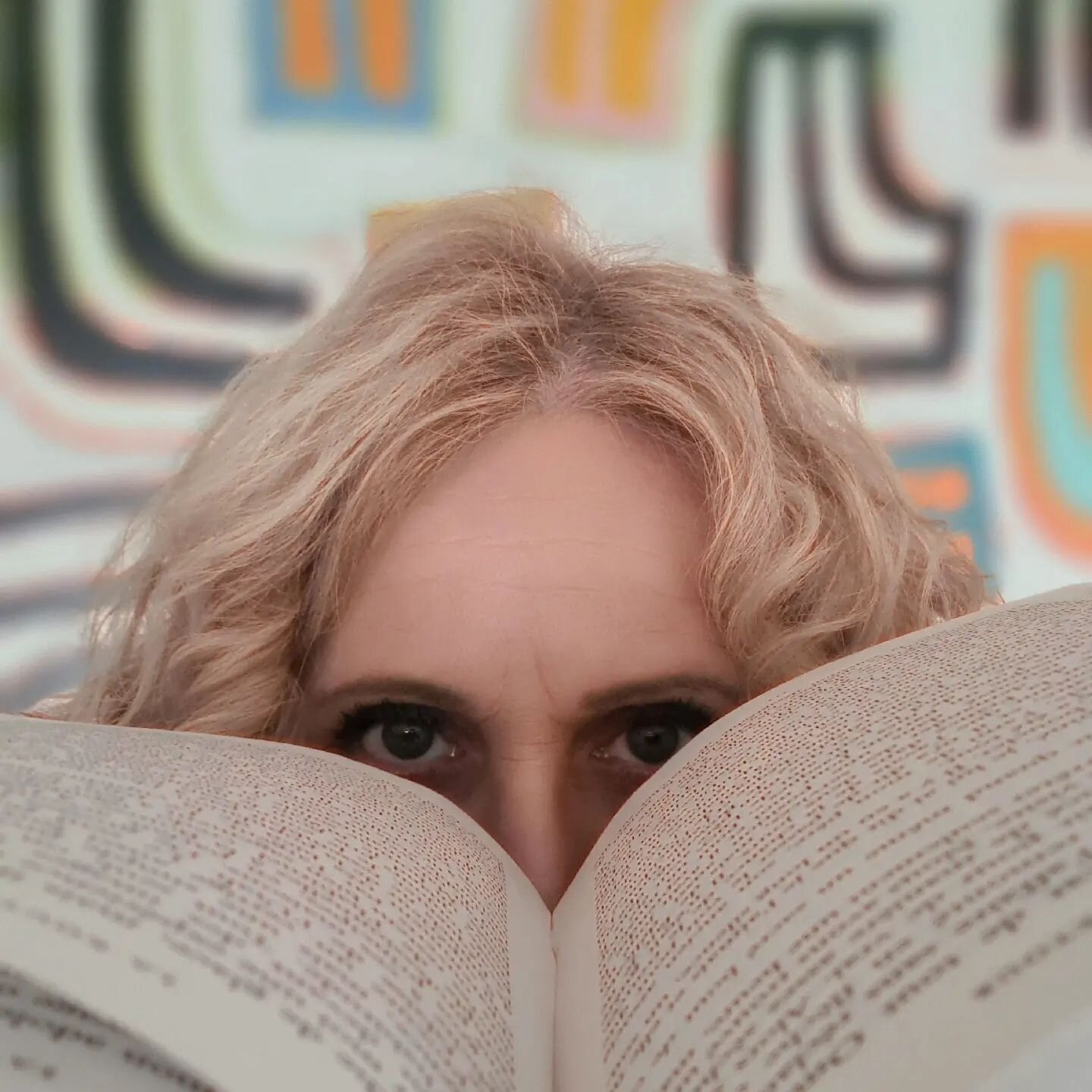 Apr&egrave;s la fin du livre: &quot; Mademoiselle Cam&eacute;l&eacute;on et sa boutique de d&eacute;co&quot;, pour cette nouvelle ann&eacute;e,  j'ai d&eacute;cid&eacute; de partager avec vous la suite de son histoire.

Personnage principal: vous
Per