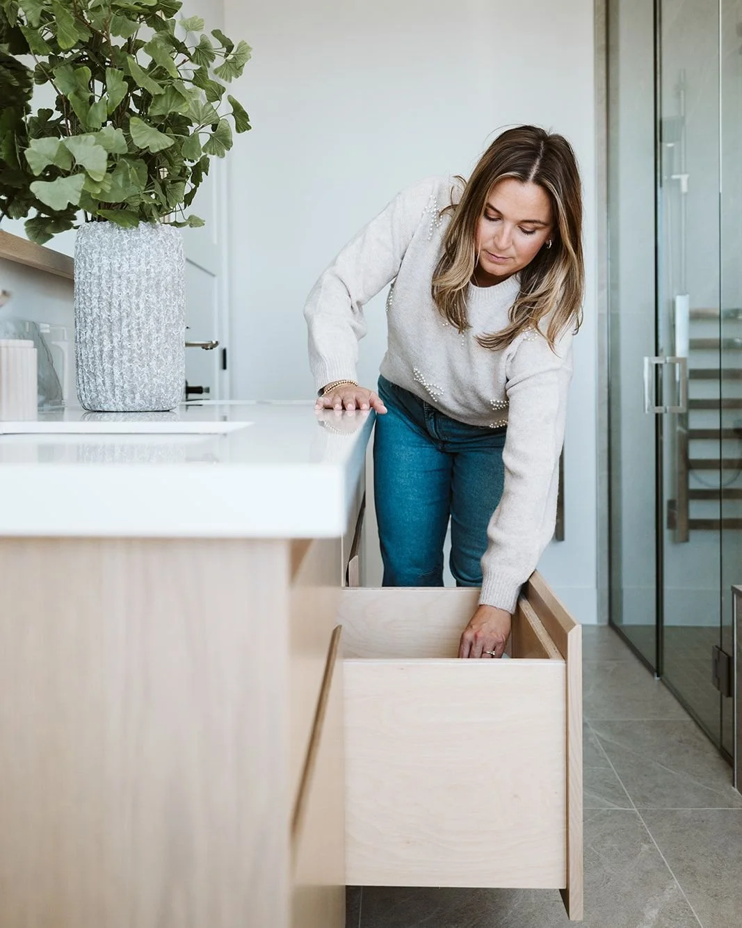 The Project Hilltop en-suite bathroom with a view ✨ 

What do you think, could you see yourself getting ready in a bathroom like this?

#interiordesign #interiordesigner #ontariointeriordesigner #farmhousedesign #farmhouserennovation #farmhouseinspo 