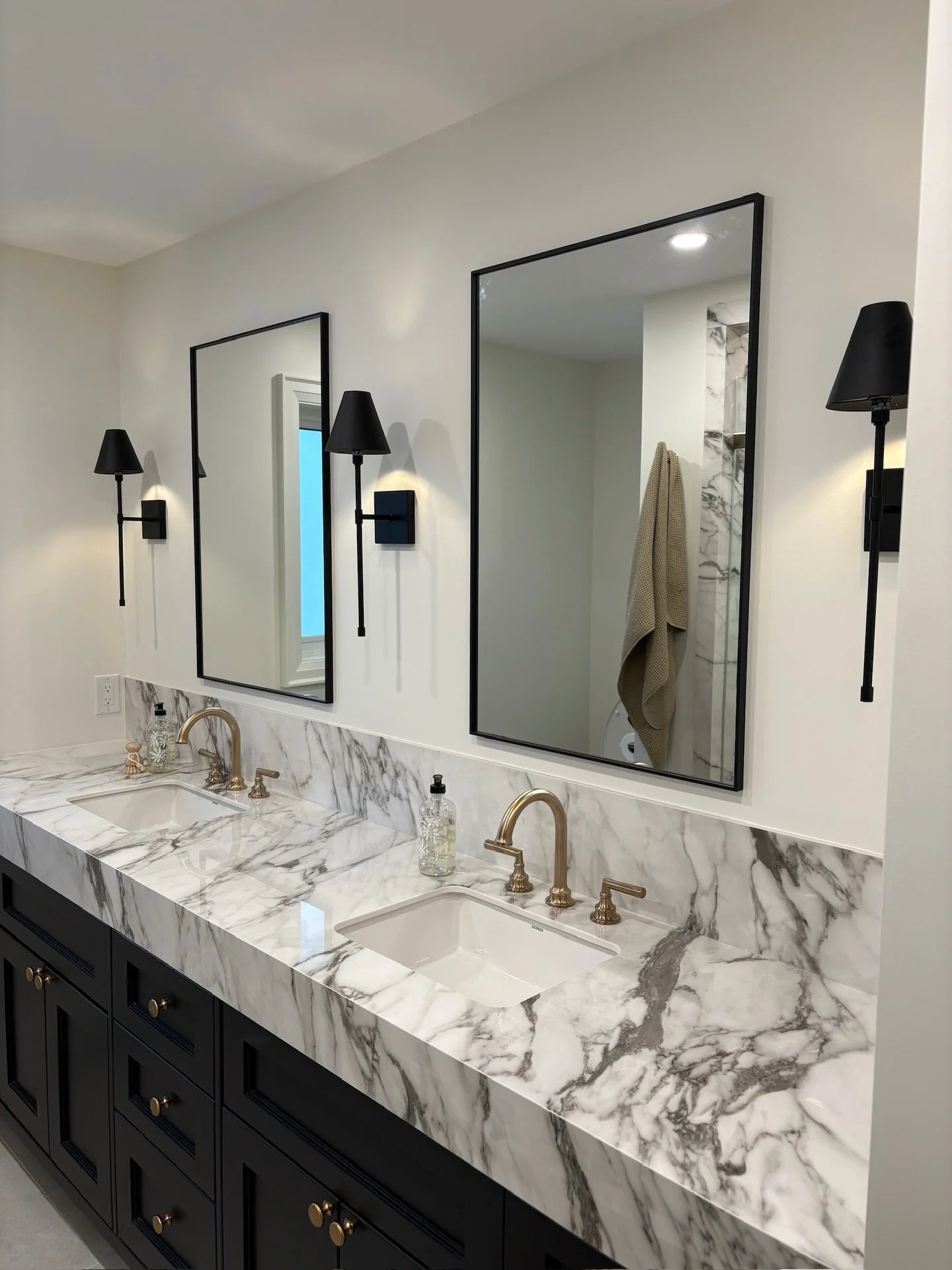 That&rsquo;s a wrap on the week! 🎉

This week was full of progress at Project Lakehouse, including tile prep for installation.

Our clients at Project Wicklow also sent over a photo of their new bathroom with the light fixtures installed (photo 1), 