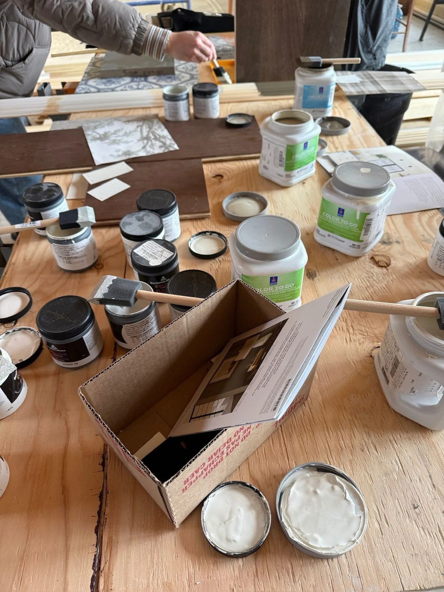 That&rsquo;s a wrap on the week! Swipe through to see a behind the scenes look at what we&rsquo;ve been up to at Project Lakehouse!

&mdash;

Fall in love with your home! Inquire through the link in our bio.

From full-scale renovations to thoughtful