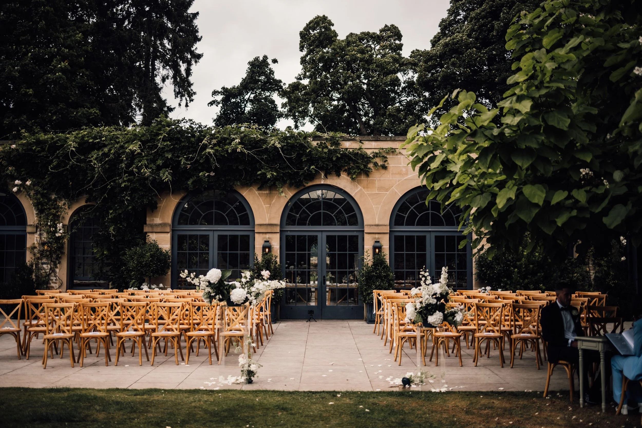 Outdoor wedding ceremony at Middleton Lodge in Richmond