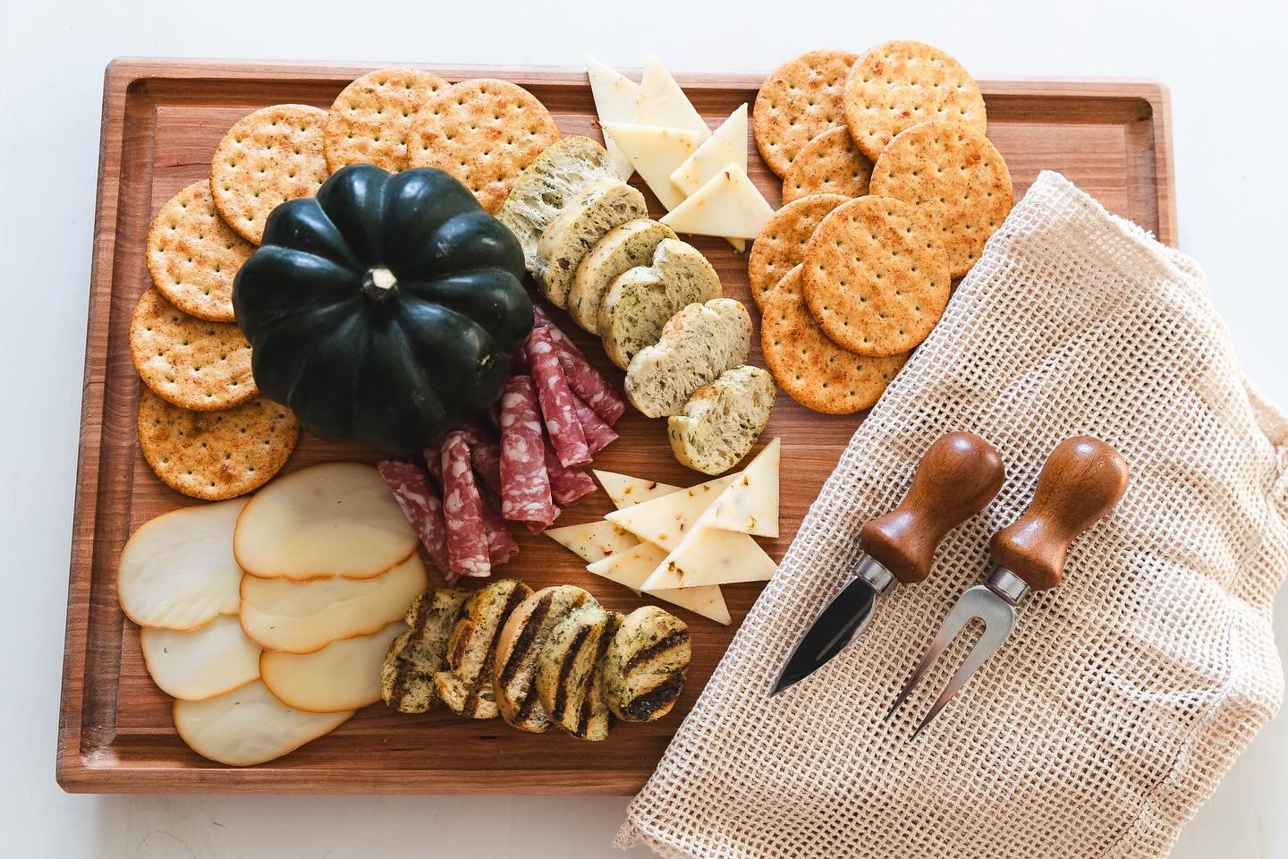 Only 29 days remain until @christmasconnection 🎄🎁

We have been hard at work preparing for this event, featuring new products, exciting gift set options, and our most loved designs! #lifeonreed