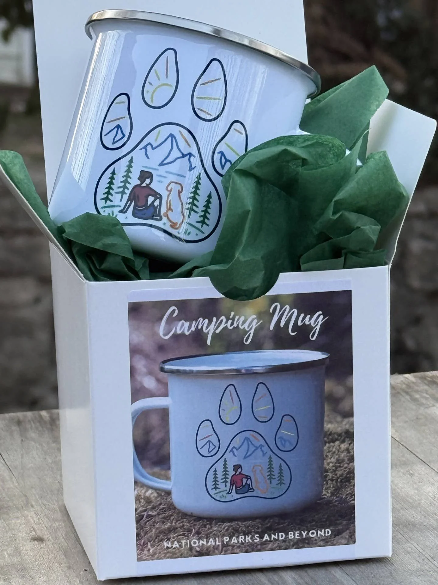 Cup comes in a white square box that's perfect for gift giving