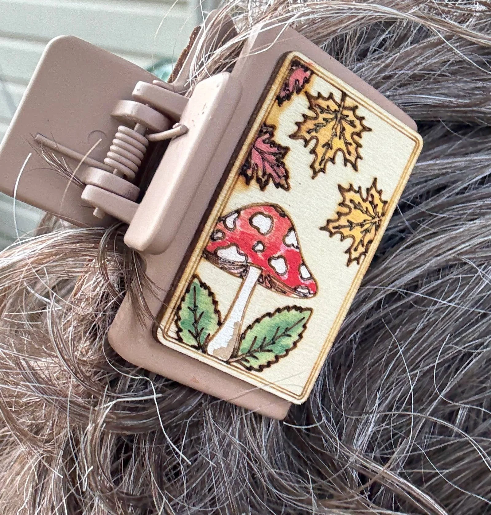 2" hair clip in use
