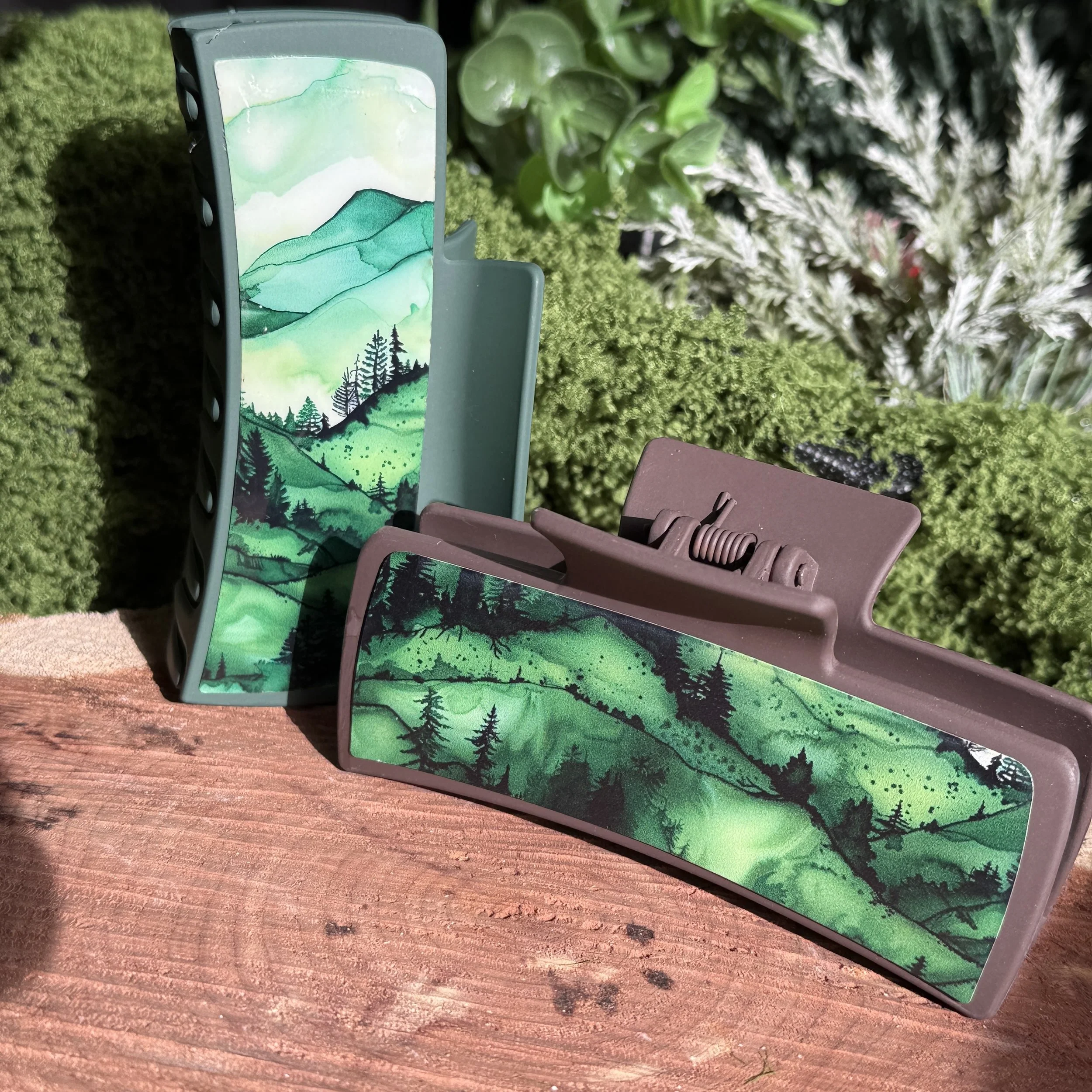 Vertical and Horizontal Green Forest and Mountain Claw Clips