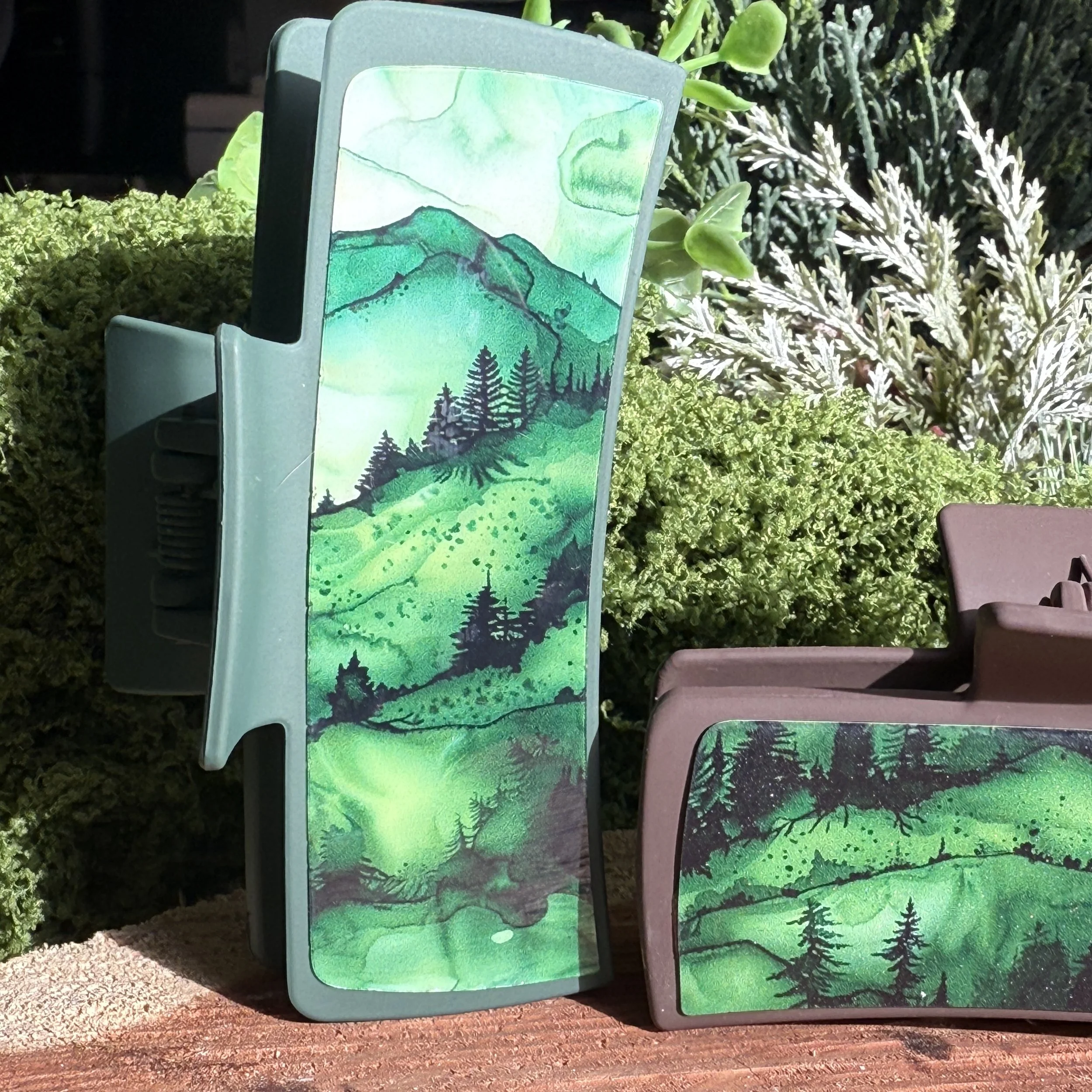 Vertical and Horizontal Green Forest and Mountain Claw Clips