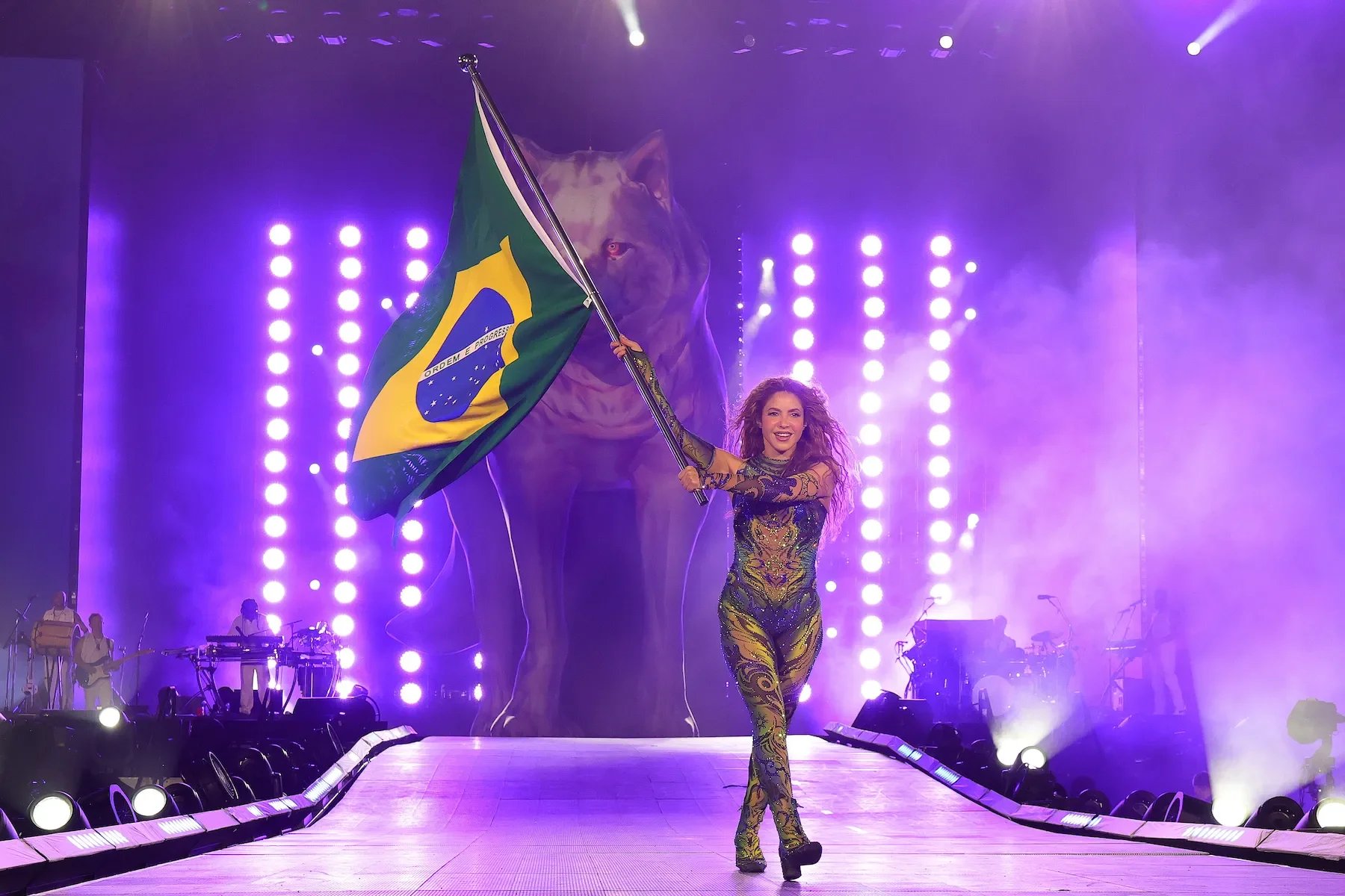 She-Wolf Takes Rio: Shakira Commands 2 Million at Copacabana in a Night for the History Books