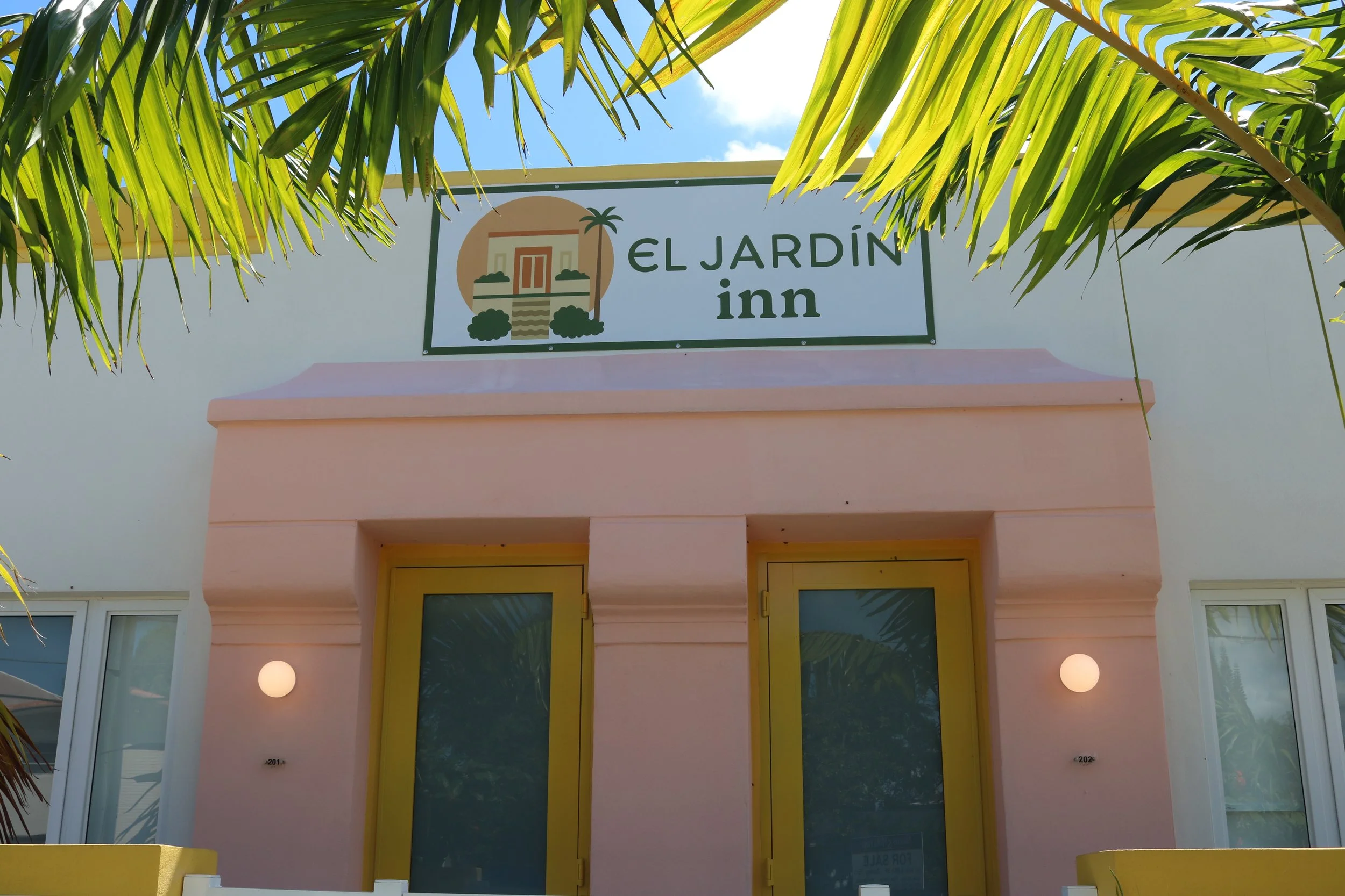 El Jardín Inn &amp; Little Havana: A Passport Pour Guide