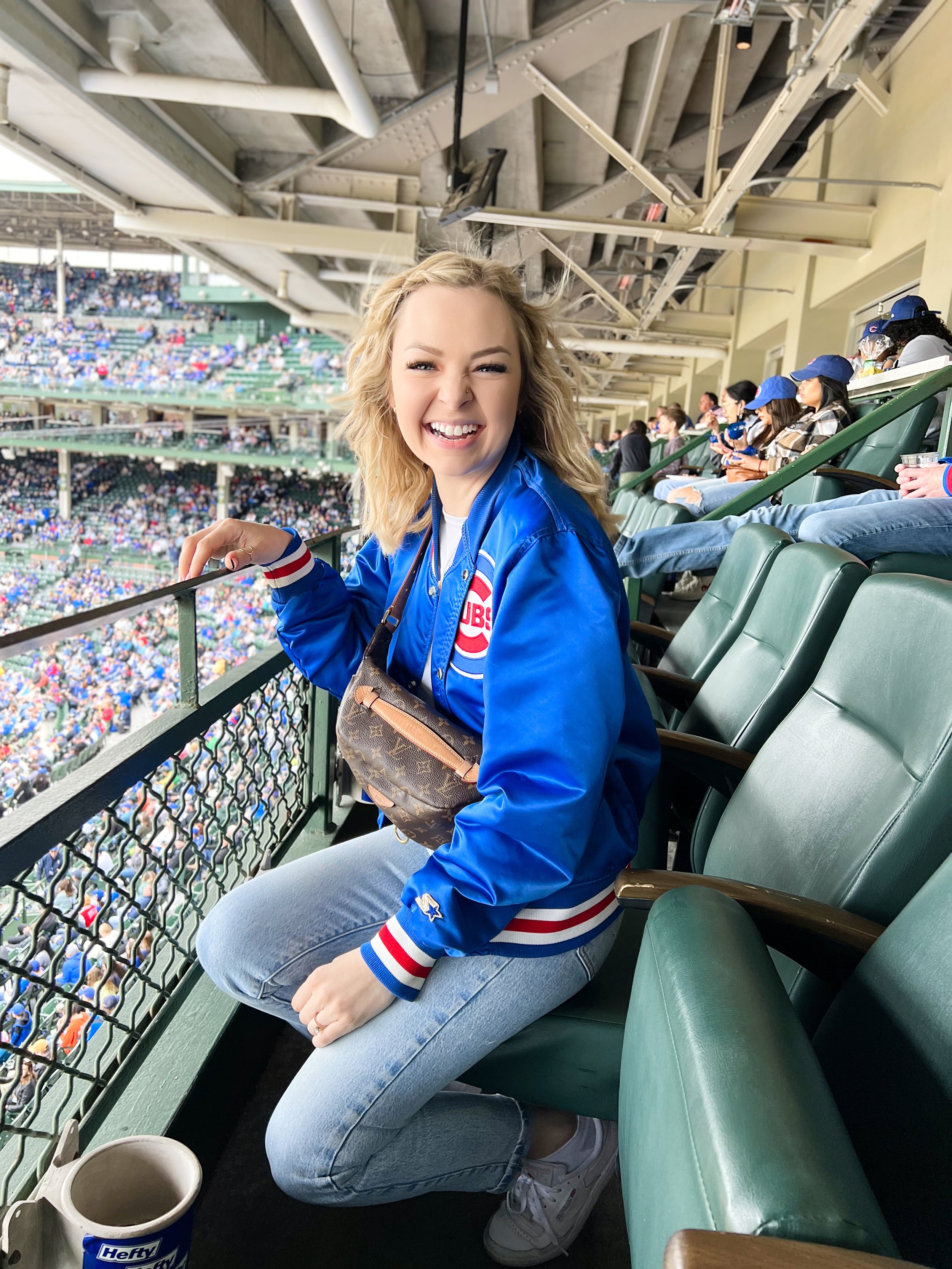 Jess Roe, The Windy City Mama in a Chicago Cubs jersey.