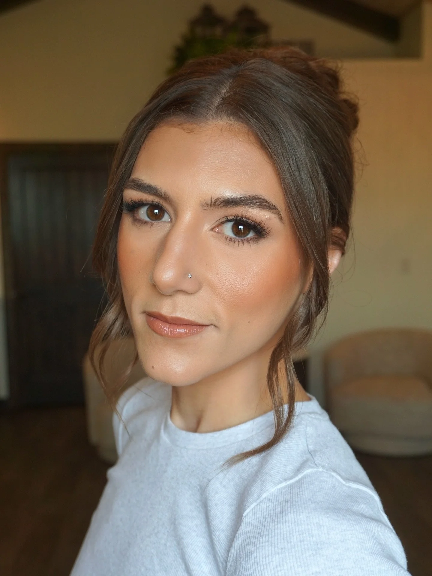 Peachy tones just hit different in spring.. 😍🍑✨

Soft, warm blush + peachy-coral hues to bring the skin to life. 

And when your client is an esthetician&hellip; you already know the skin is going to be a dreammm to work with 🤍✨ (like buttah!🤌🏼)