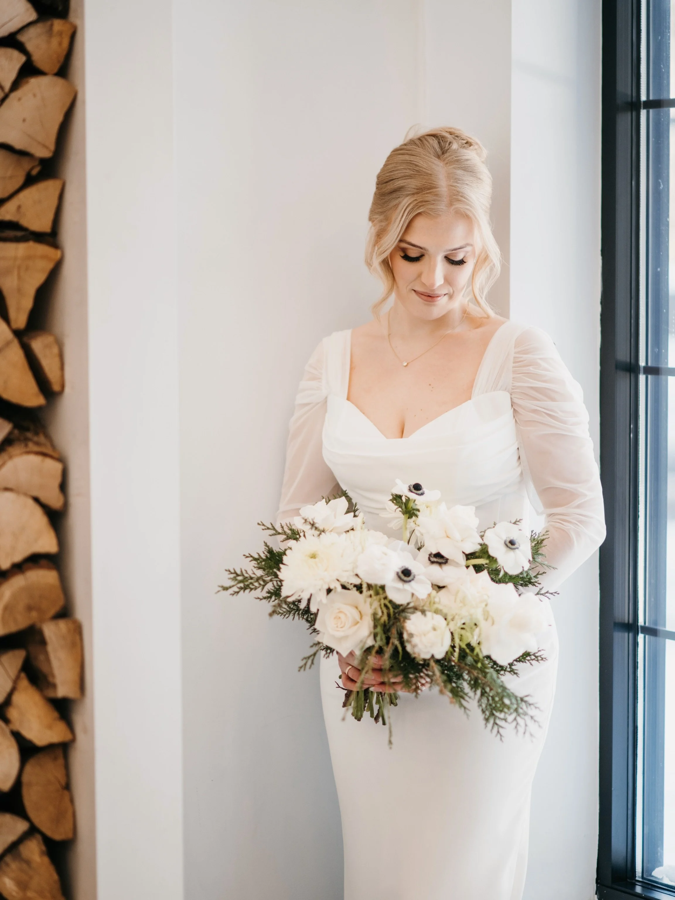 POV: your bridal glam still lives rent free in my head months later 🤍

Still so obsessed with Elizabeth&rsquo;s wedding day&hellip; Timeless glam, the sweetest energy, and the most beautiful start to my 2026 season.

If this is how we started the ye