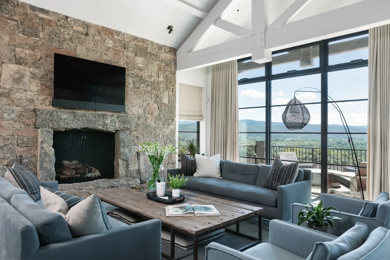 What are the Benefits of Using an Interior Design Firm for Home Renovation?