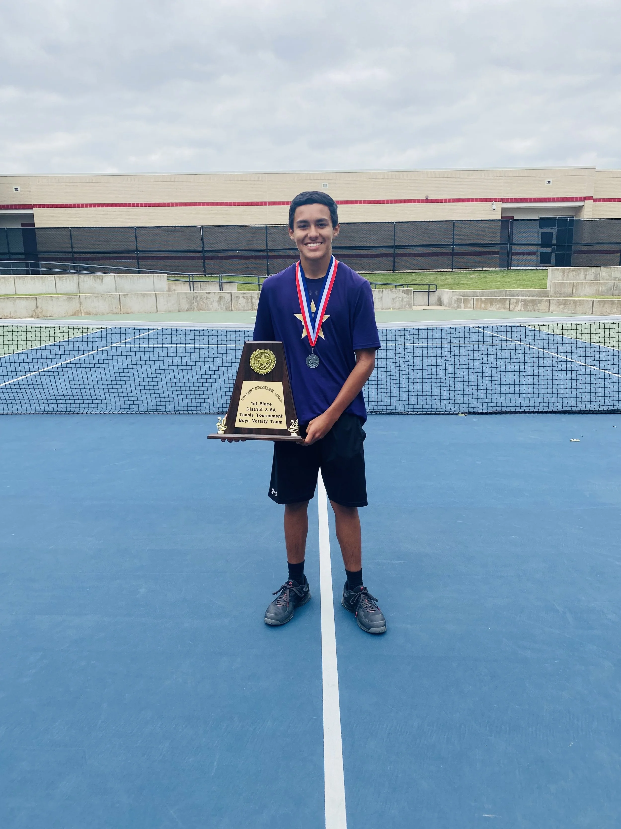 Coach Andrew teaching tennis to intermediate and advanced junior players at Franco Racquet Sports in Fort Worth, TX, focusing on technique, confidence, and player development.
