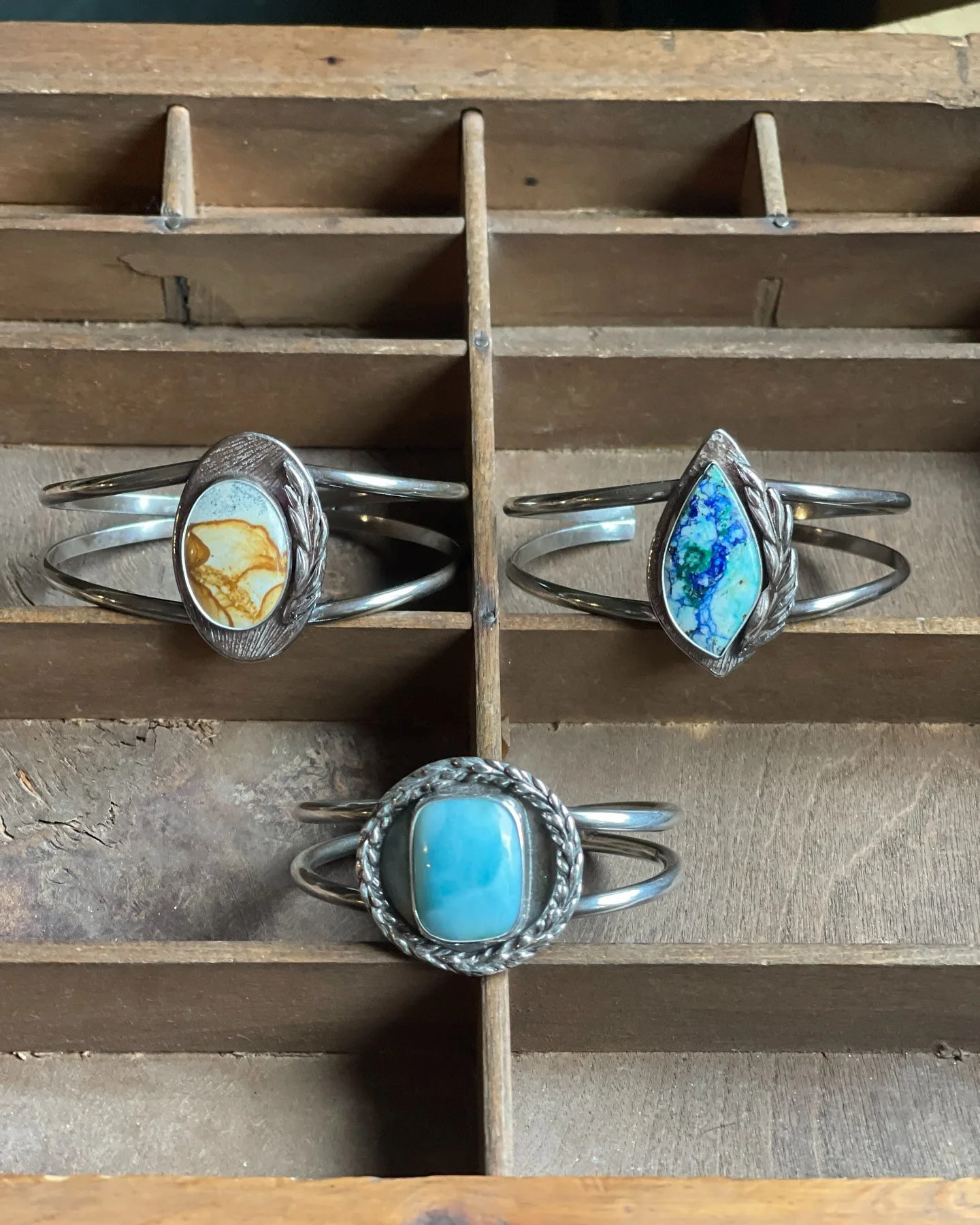 The first piece of silver jewelry I designed was a cuff my husband wanted to have made for me 💕 I opted for an engagement cuff instead of a ring, and it is still my favorite piece of jewelry to this day. Brent took me to a local ‘smith, Royce