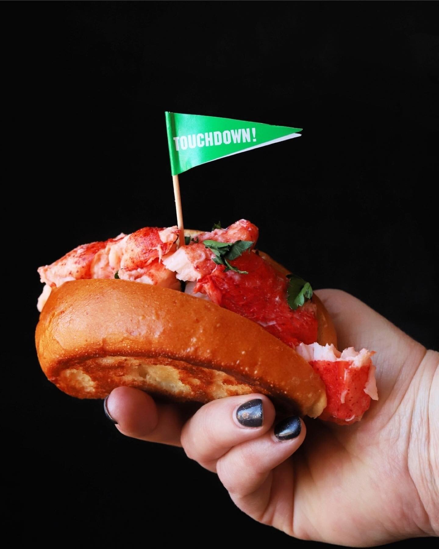 Touchdown! 🏈

Repost from @lobsteranywhere

Roll into the big game with mini #lobsterrolls for the WIN! Touchdown! ⁠
⁠
Our special kit includes 12 locally baked mini brioche rolls + 2 lb.s of tail, knuckle and claw meat. 😋⁠
⁠
#laurenlearfood #lobst