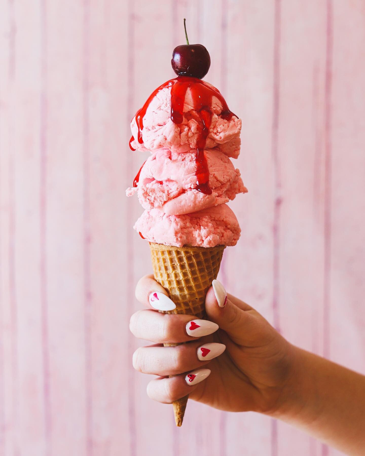 Sugar is in the air! 🍦🍒Having fun with sweet treats and fake ice cream! Hand model and assisting by @abbyy.spinneyy!

#foodphotographer #foodstylist #mainefoodphotographer #icecream #fakeicecream #pinkicecream #heart #portlandmaine