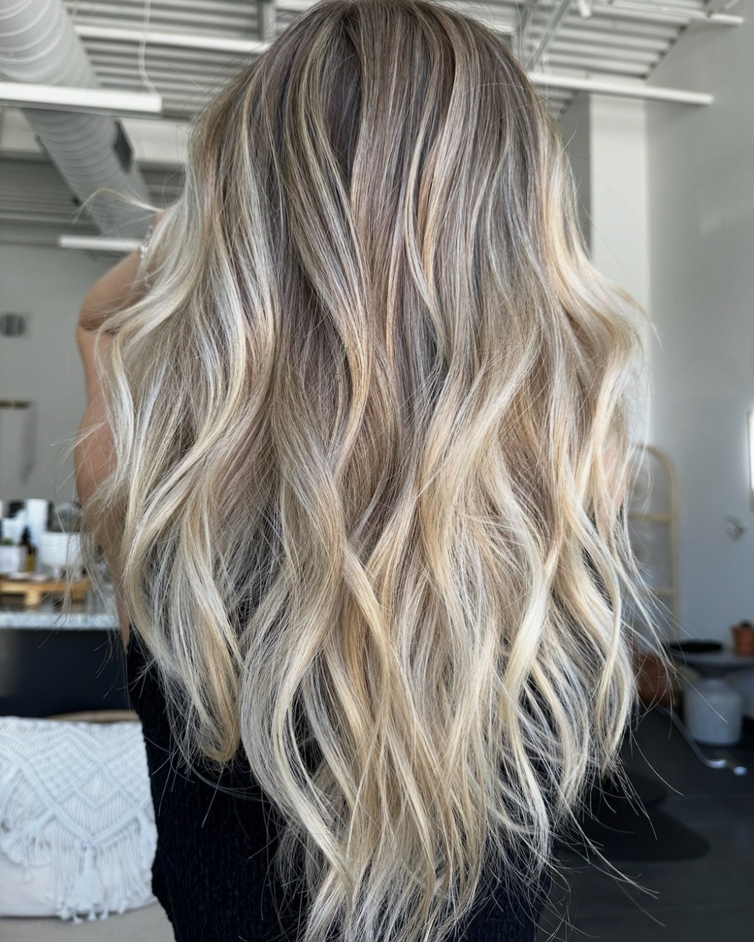 Meet your new obsession&hellip;

☀️ At Sunbeam we create custom haircare tailored for our clients exact needs. With clean products that produce real results! 

💃🏼 Ella keeps her blonde strong and hydrated with her favorite Kevin Murphy products. 

