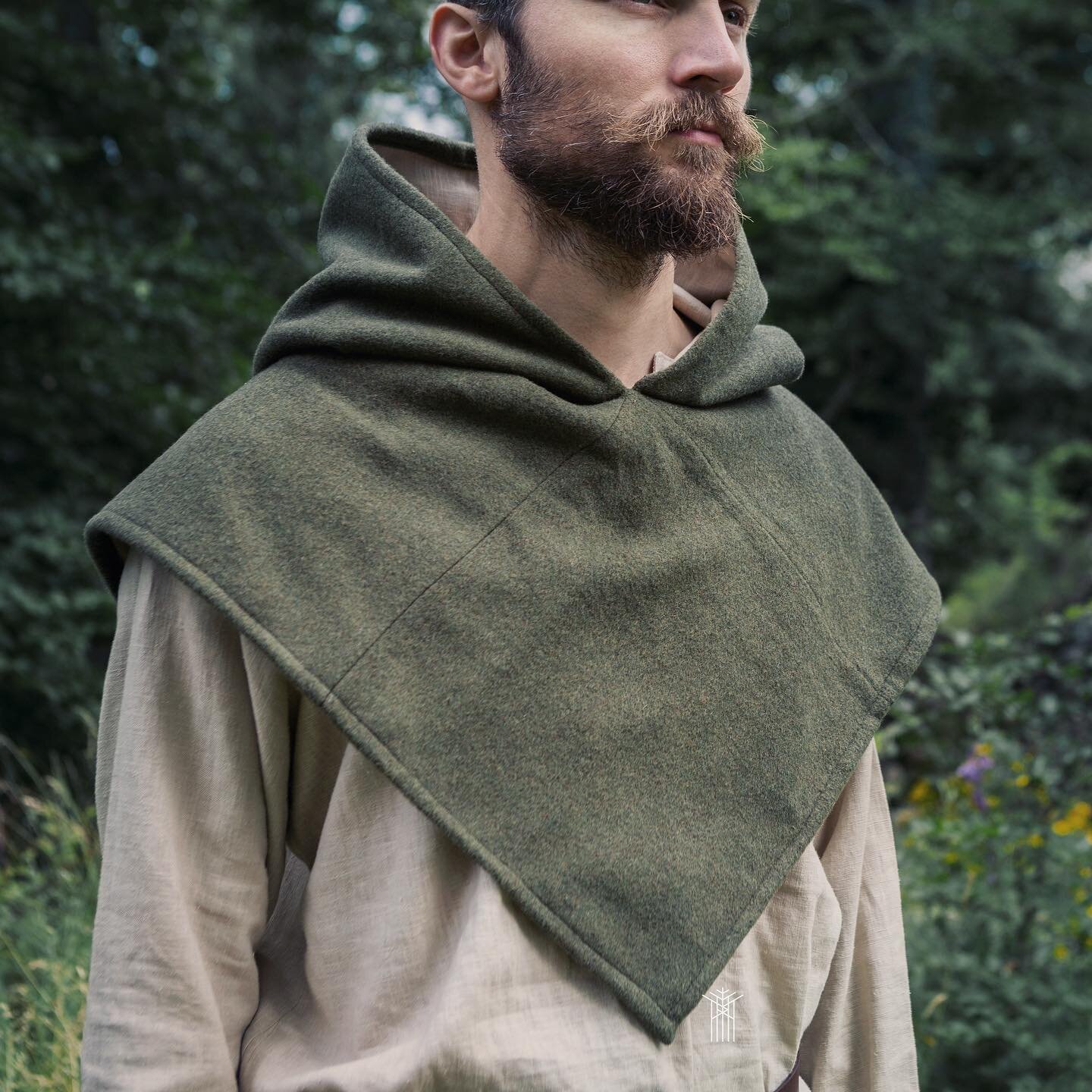 Skjoldehamn hood

The original Skjoldehamn hood dates between late 10th to early 11th century And&oslash;ya (Norway) and had a simple construction of three or four squares of wool. Very practical and unisex, this woolen hood is the perfect element to