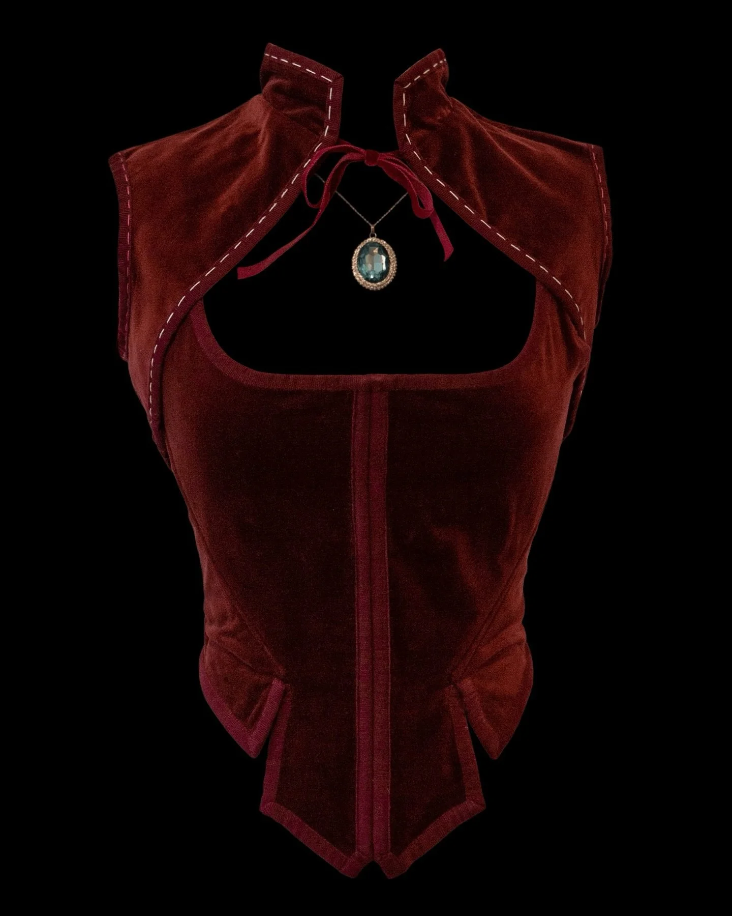 Anna Henrietta, The Witcher 3: Blood and Wine &mdash; Cosplay

Both the corset and the bolero were entirely handmade with velvet, fine corduroy and lined with cotton.

Costume : handmade by me (@tastenotwaste)

#annahenrietta #anarietta #annahenriett