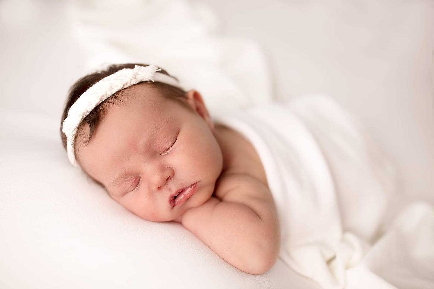 Beautiful Emilia sleeping peacefully during her #newbornphotoshoot 🥰

#newbornphotography #newbornsession #kalamazoonewbornphotographer #battlecreeknewbornphotographer #babygirl #babiesofinstagram #babyphotography